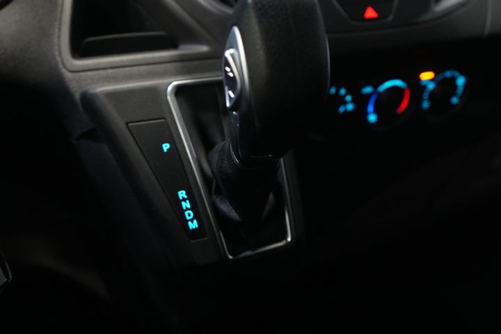 Ford Transit Custom Van 2.0 TDCI 170 CV E6 Aut. L2 Limited DC Doble Cabina BPM FREE 2x Puerta corredera/ Seatverw./ Navi/ Cruise/ Cámara/ PDC/ Gancho de remolque