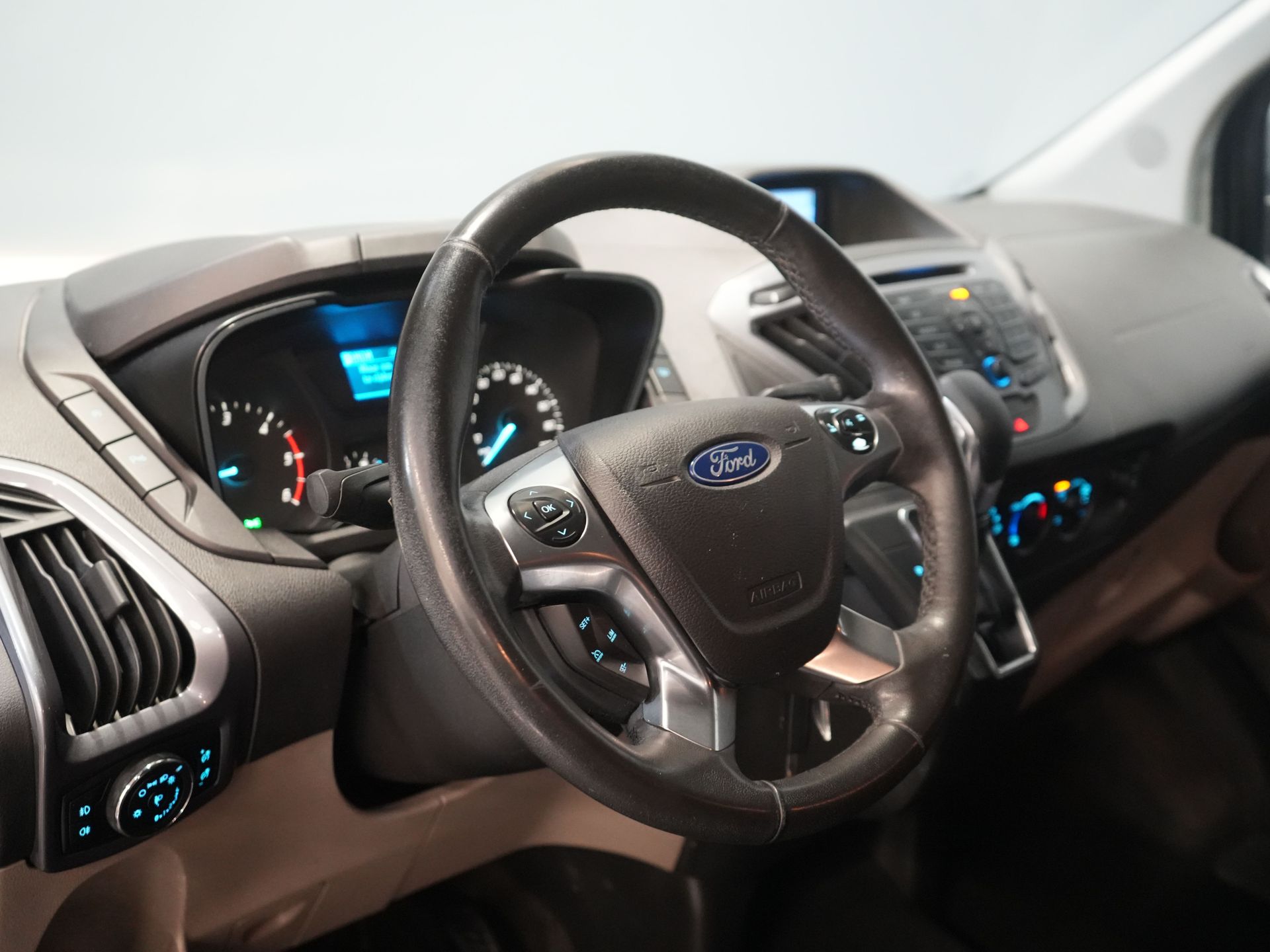 Ford Transit Custom Van 2.0 TDCI 170 CP E6 Aut. L2 Limited DC Double Cab BPM FREE 2x Ușă glisantă / Seatverw./ Navi / Cruise / Camera / PDC / cârlig de remorcare