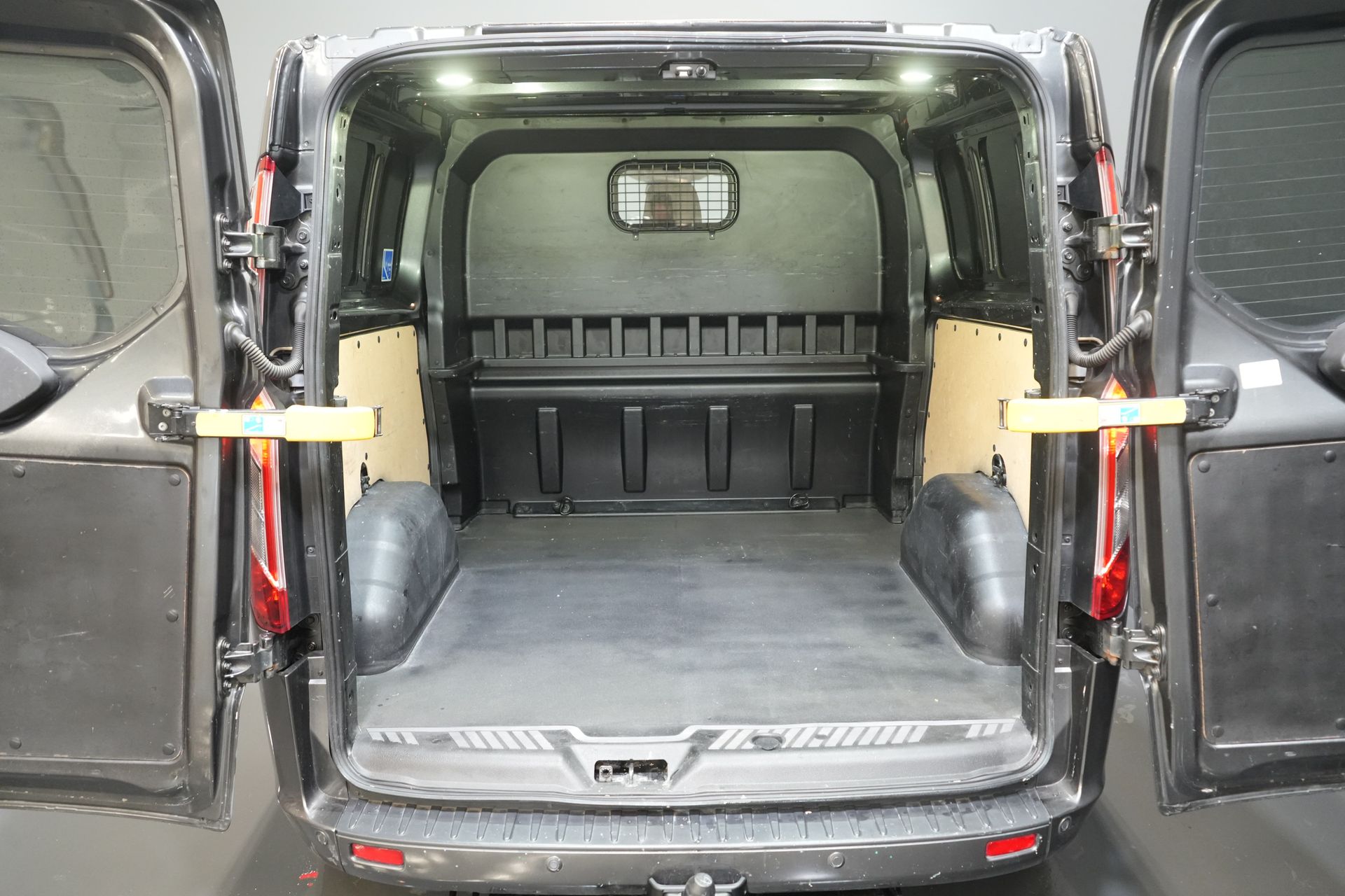 Ford Transit Custom Van 2.0 TDCI 170 CV E6 Aut. L2 Limited DC Doble Cabina BPM FREE 2x Puerta corredera/ Seatverw./ Navi/ Cruise/ Cámara/ PDC/ Gancho de remolque