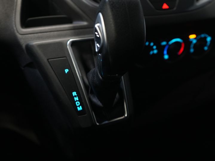 Ford Transit Custom Van 2.0 TDCI 170 CP E6 Aut. L2 Limited DC Double Cab BPM FREE 2x Ușă glisantă / Seatverw./ Navi / Cruise / Camera / PDC / cârlig de remorcare