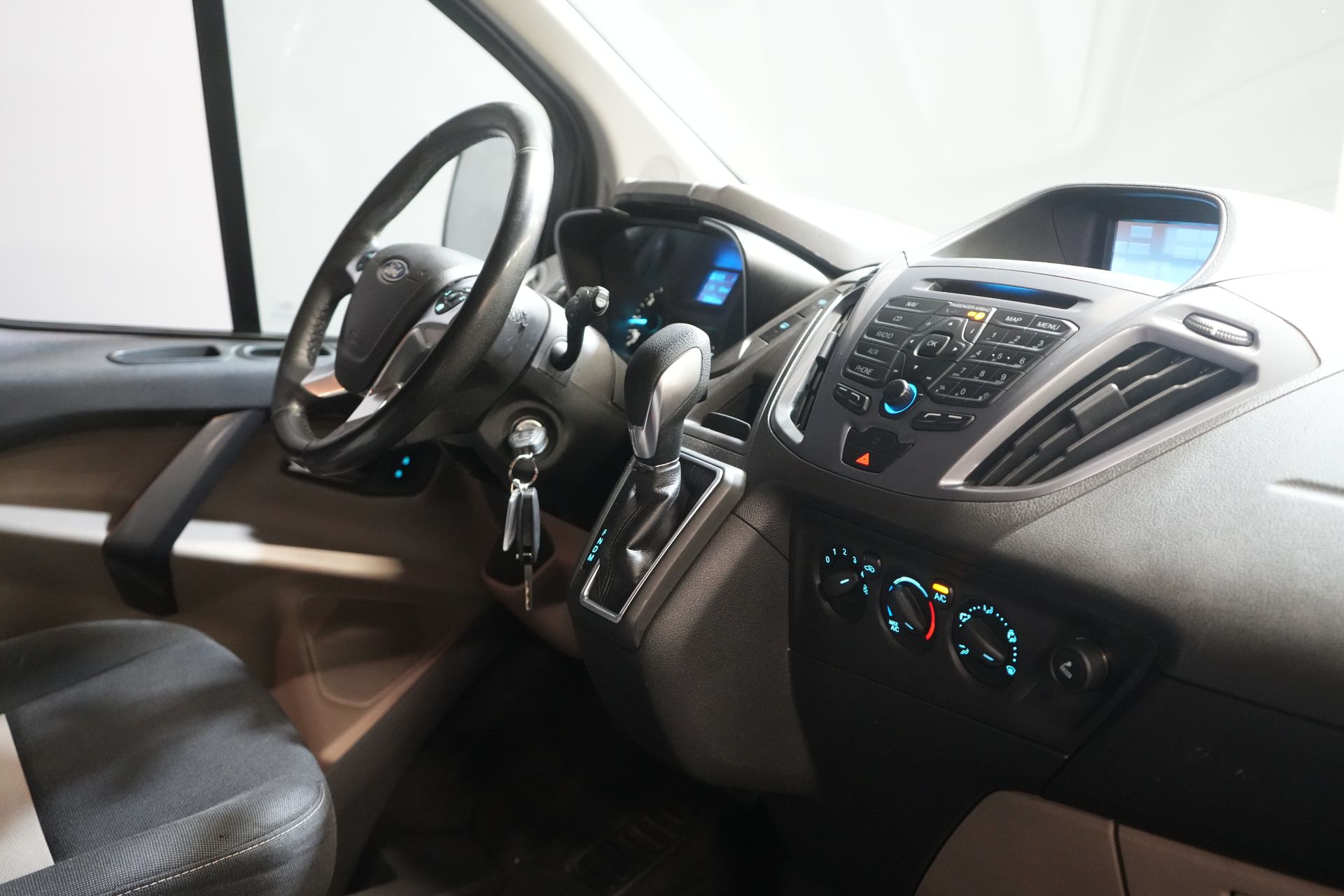 Ford Transit Custom Van 2.0 TDCI 170 CV E6 Aut. L2 Limited DC Doble Cabina BPM FREE 2x Puerta corredera/ Seatverw./ Navi/ Cruise/ Cámara/ PDC/ Gancho de remolque