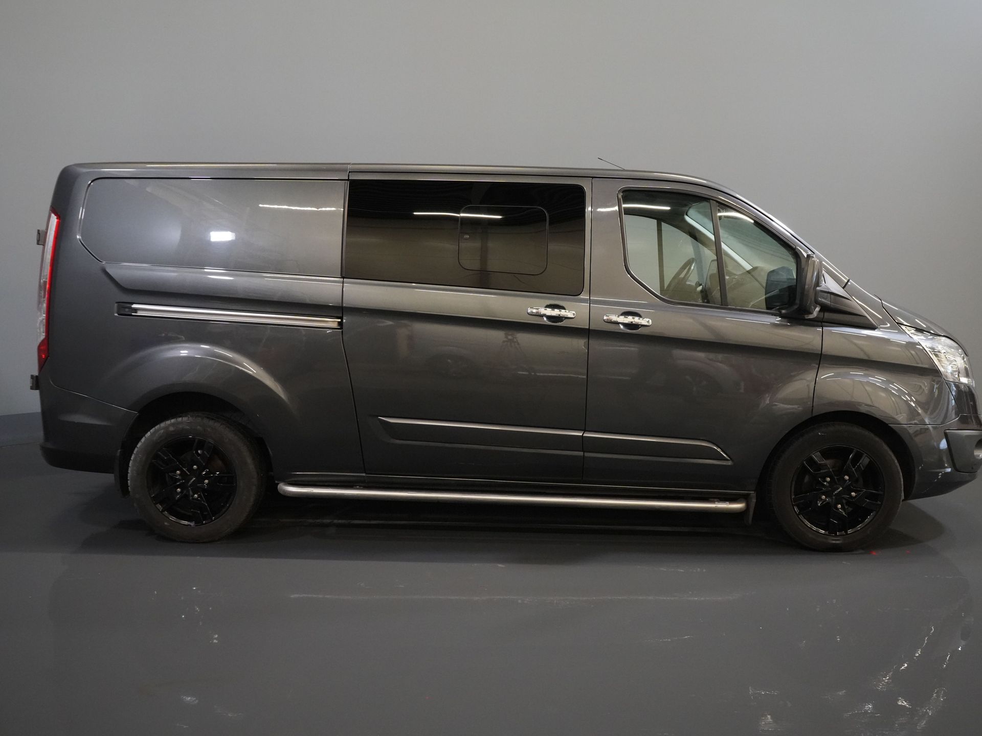 Ford Transit Custom Van 2.0 TDCI 170 CP E6 Aut. L2 Limited DC Double Cab BPM FREE 2x Ușă glisantă / Seatverw./ Navi / Cruise / Camera / PDC / cârlig de remorcare