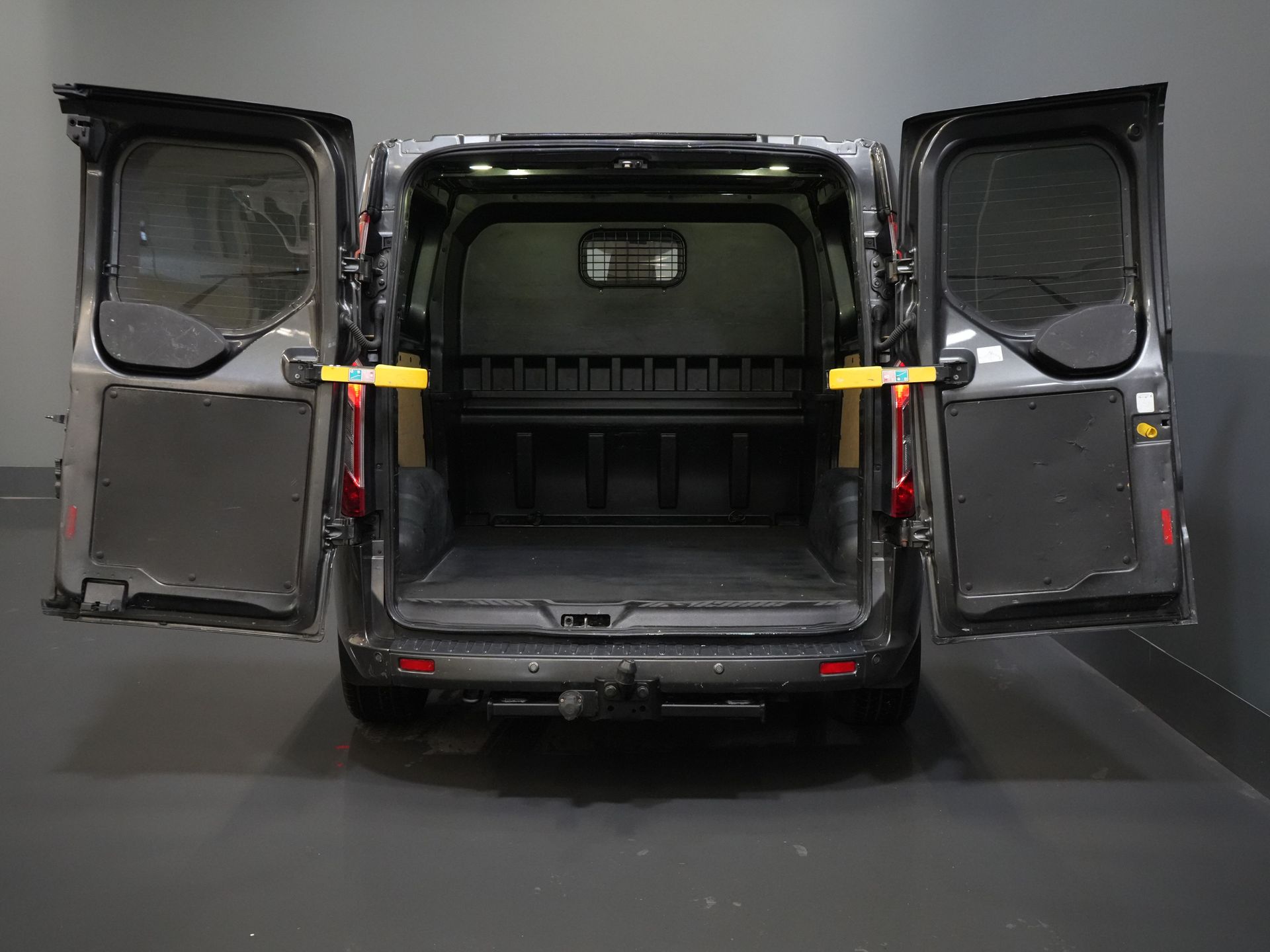 Ford Transit Custom Van 2.0 TDCI 170 CP E6 Aut. L2 Limited DC Double Cab BPM FREE 2x Ușă glisantă / Seatverw./ Navi / Cruise / Camera / PDC / cârlig de remorcare