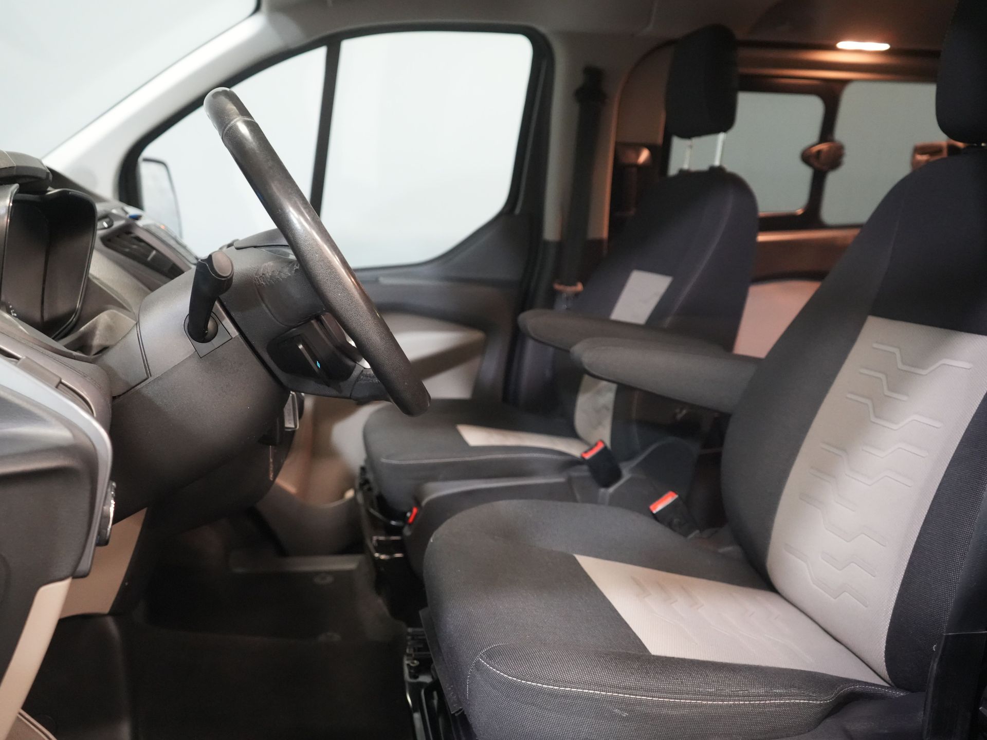 Ford Transit Custom Van 2.0 TDCI 170 CP E6 Aut. L2 Limited DC Double Cab BPM FREE 2x Ușă glisantă / Seatverw./ Navi / Cruise / Camera / PDC / cârlig de remorcare