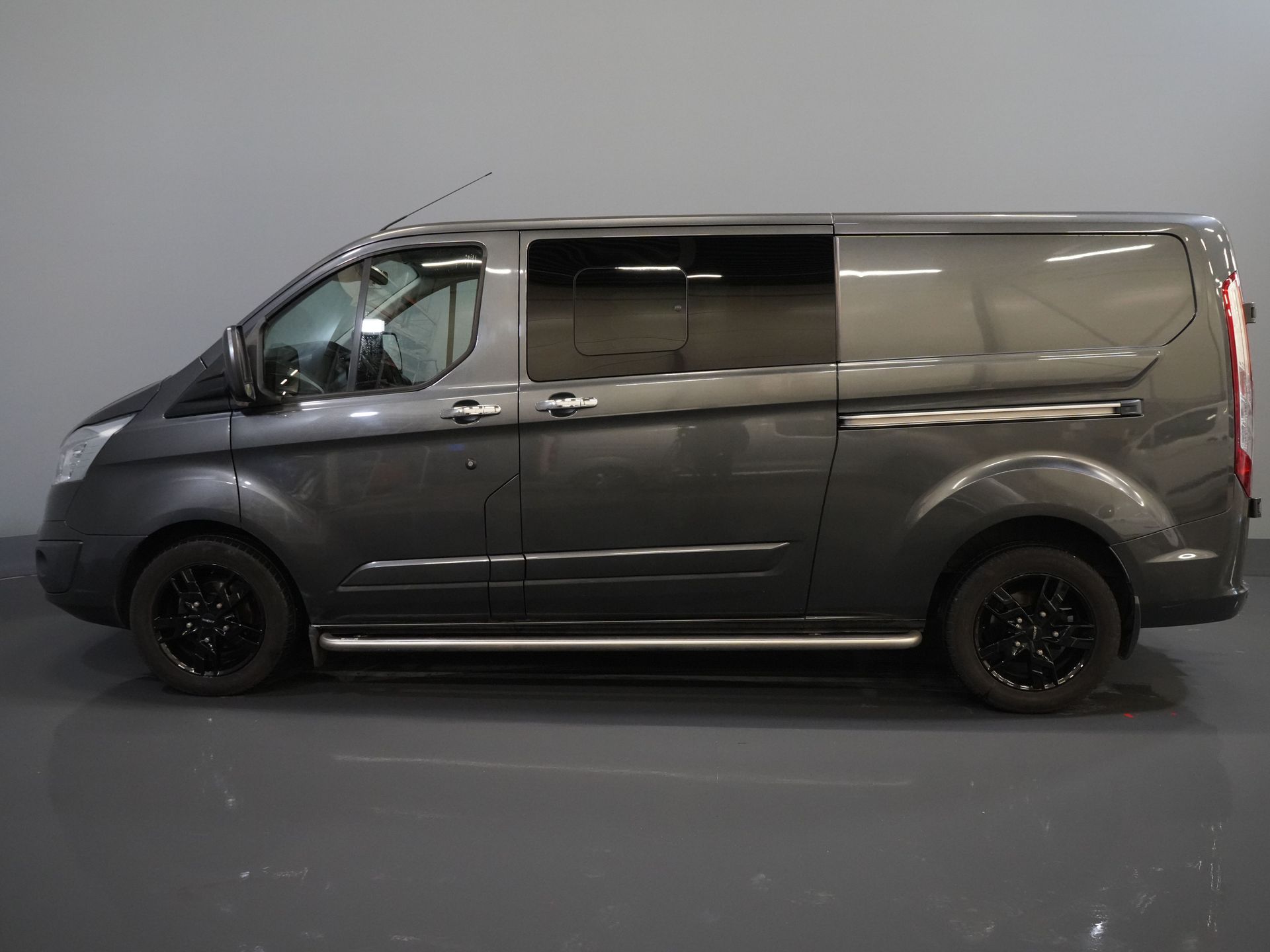 Ford Transit Custom Van 2.0 TDCI 170 CP E6 Aut. L2 Limited DC Double Cab BPM FREE 2x Ușă glisantă / Seatverw./ Navi / Cruise / Camera / PDC / cârlig de remorcare