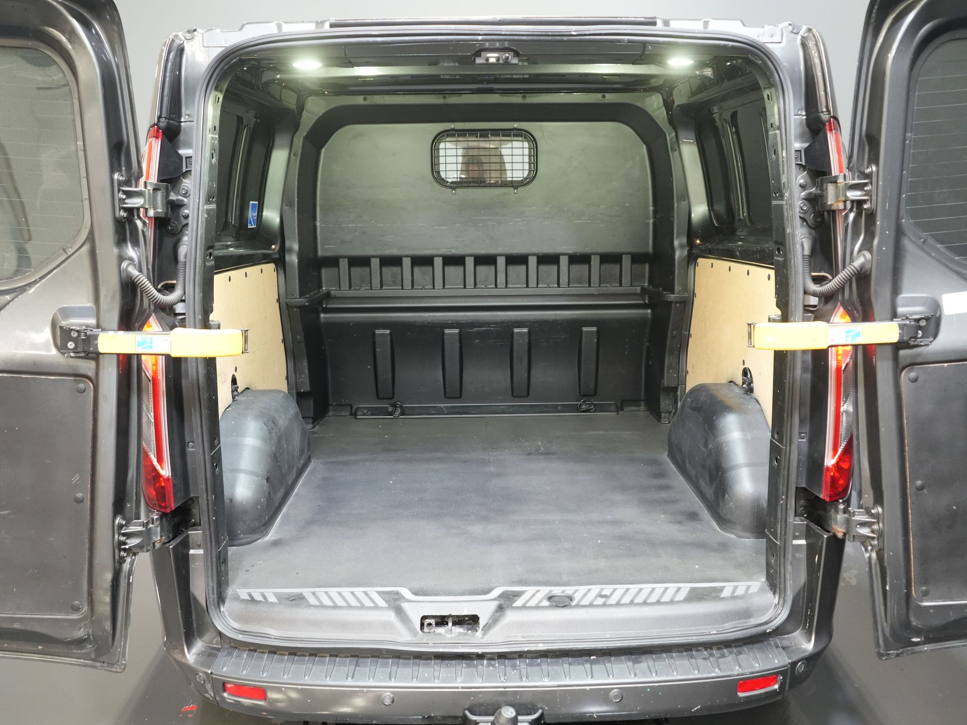 Ford Transit Custom Van 2.0 TDCI 170 CP E6 Aut. L2 Limited DC Double Cab BPM FREE 2x Ușă glisantă / Seatverw./ Navi / Cruise / Camera / PDC / cârlig de remorcare
