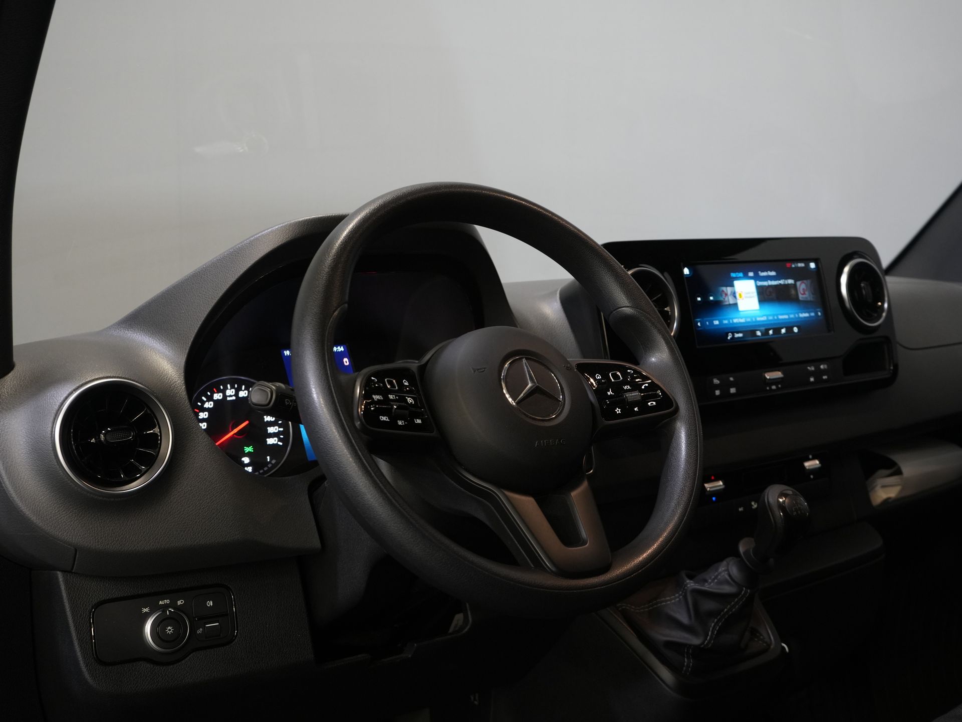 Mercedes-Benz Sprinter Van 316 2.2 CDI L3H2 LED/ 10.25” MBUX/ Gev.Stoel/ Carplay/ Sidebars/ Cruise/ Camera/ Navi/ Towbar/ Airco