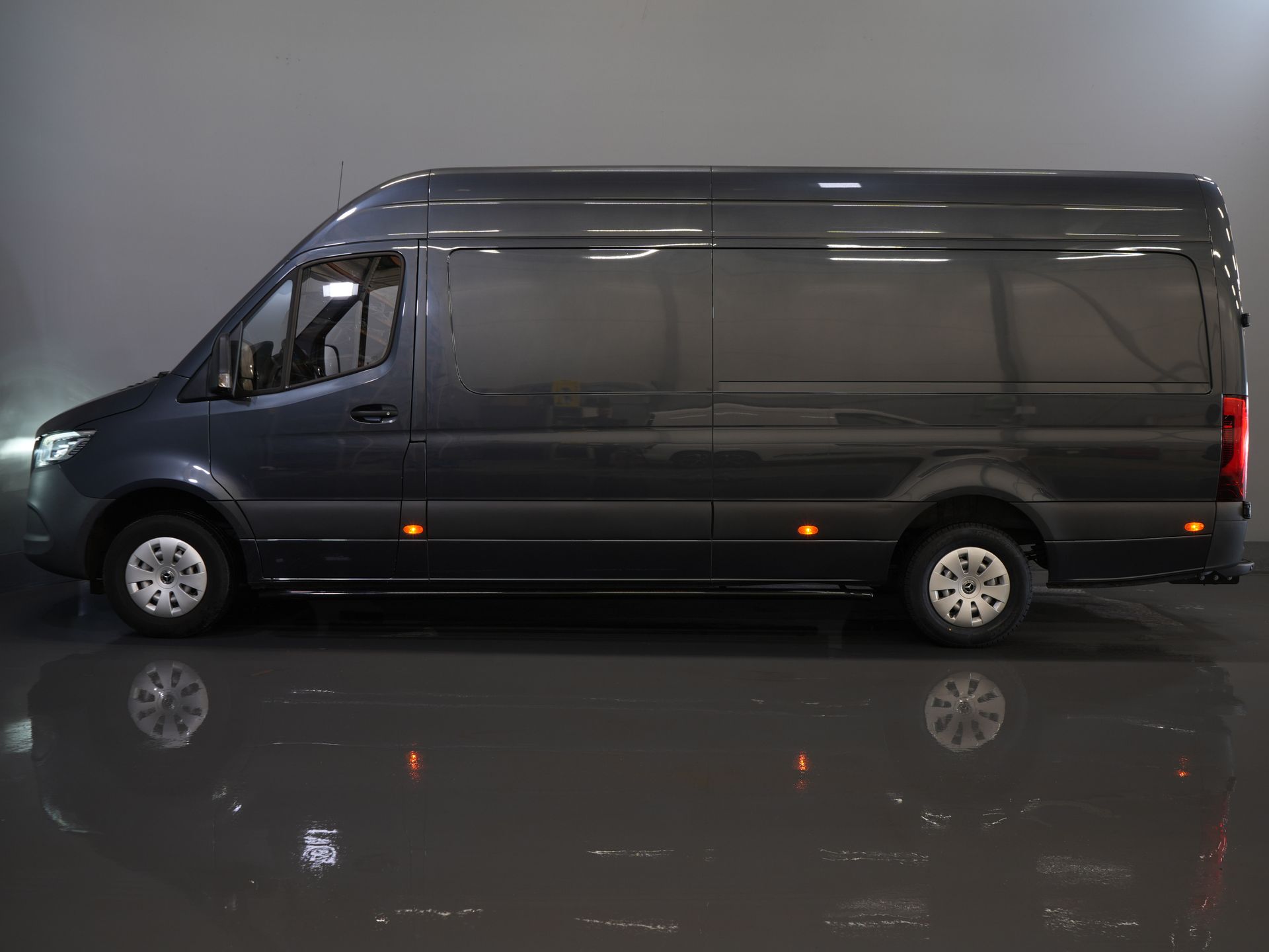 Mercedes-Benz Sprinter Van 316 2.2 CDI L3H2 LED/ 10.25” MBUX/ Gev.Stoel/ Carplay/ Sidebars/ Cruise/ Camera/ Navi/ Towbar/ Airco