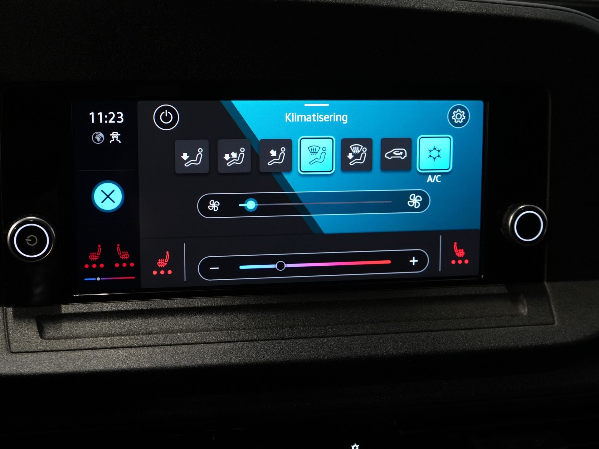 Volkswagen Caddy Cargo Bestelbus 2.0 TDI 125 pk DSG Aut. Standkachel/ Stoelverw./ Carplay/ PDC/ 16” LMV/ Trekhaak/ Dakrails