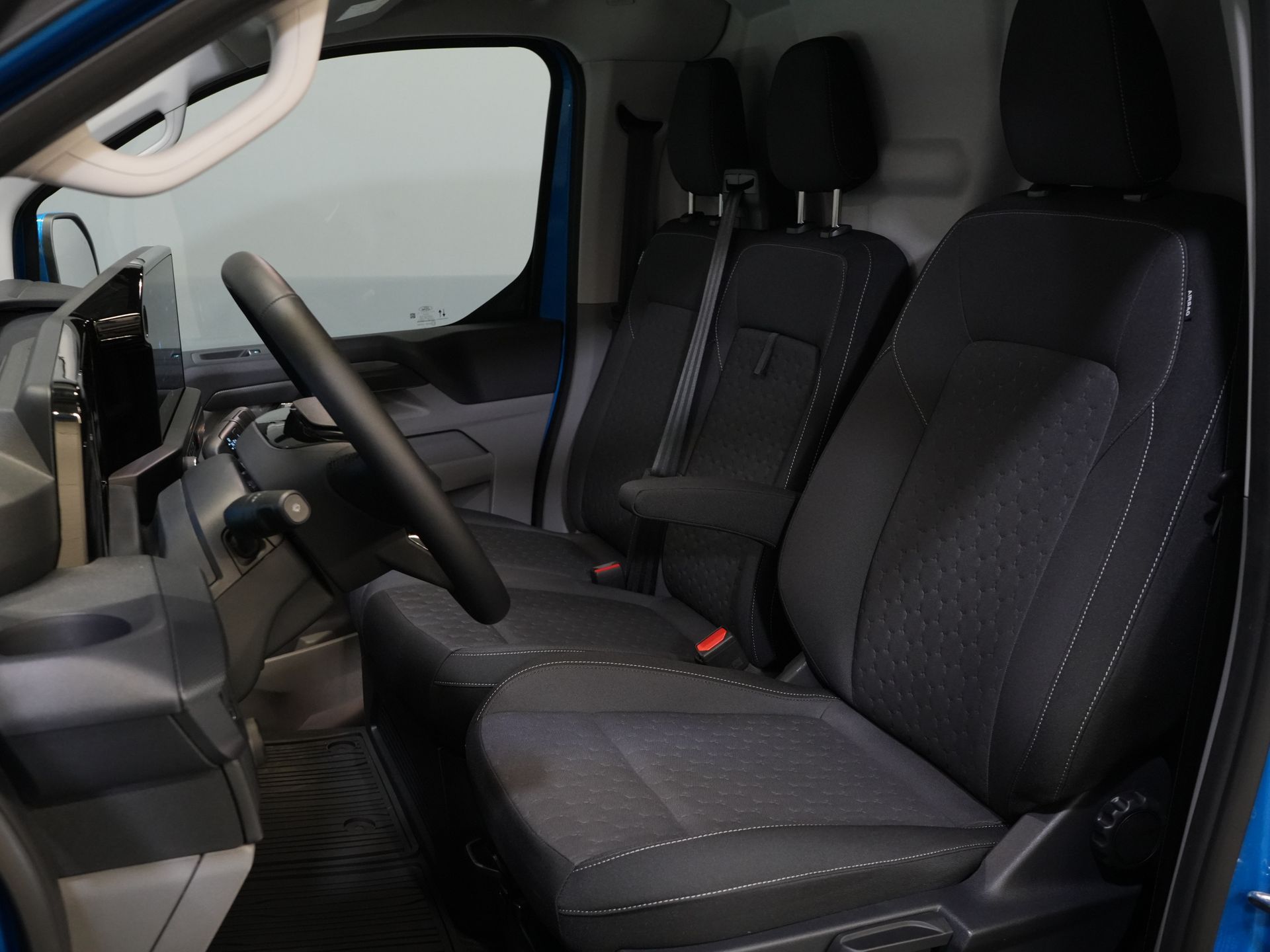 Ford E-Transit Custom Van 218 к.с. 330 км WLTP L2 Limited B&O/ Adapt.Cruise/ Elek.Фаркоп/ Підігрів підставки/ Seatverv./ Steeringverv./ Carplay/ Navi/ 360.Camera/ 
