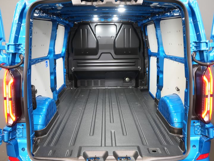 Ford E-Transit Custom Van 218 к.с. 330 км WLTP L2 Limited B&O/ Adapt.Cruise/ Elek.Фаркоп/ Підігрів підставки/ Seatverv./ Steeringverv./ Carplay/ Navi/ 360.Camera/ 