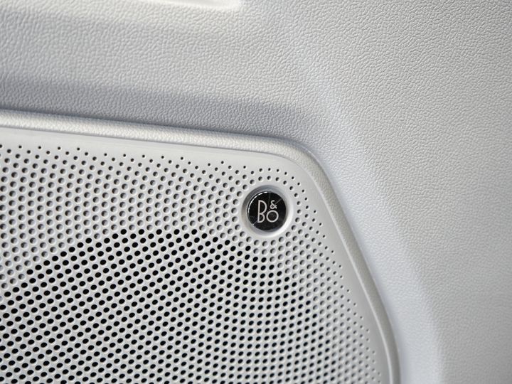 Ford E-Transit Custom Van 218 к.с. 330 км WLTP L2 Limited B&O/ Adapt.Cruise/ Elek.Фаркоп/ Підігрів підставки/ Seatverv./ Steeringverv./ Carplay/ Navi/ 360.Camera/ 