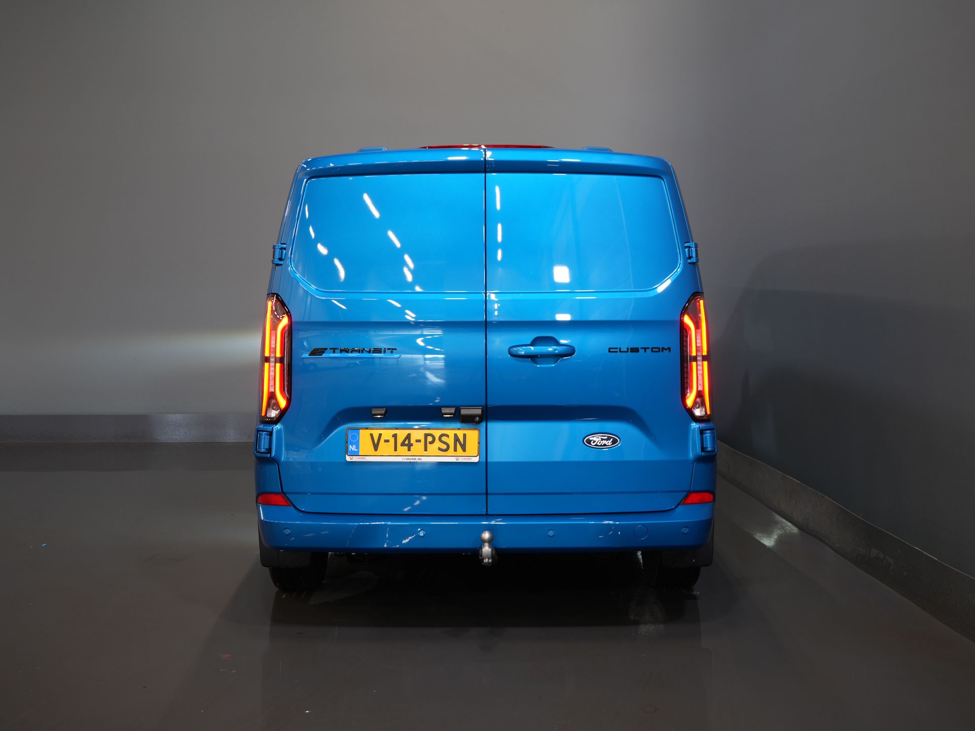 Ford E-Transit Custom Van 218 к.с. 330 км WLTP L2 Limited B&O/ Adapt.Cruise/ Elek.Фаркоп/ Підігрів підставки/ Seatverv./ Steeringverv./ Carplay/ Navi/ 360.Camera/ 