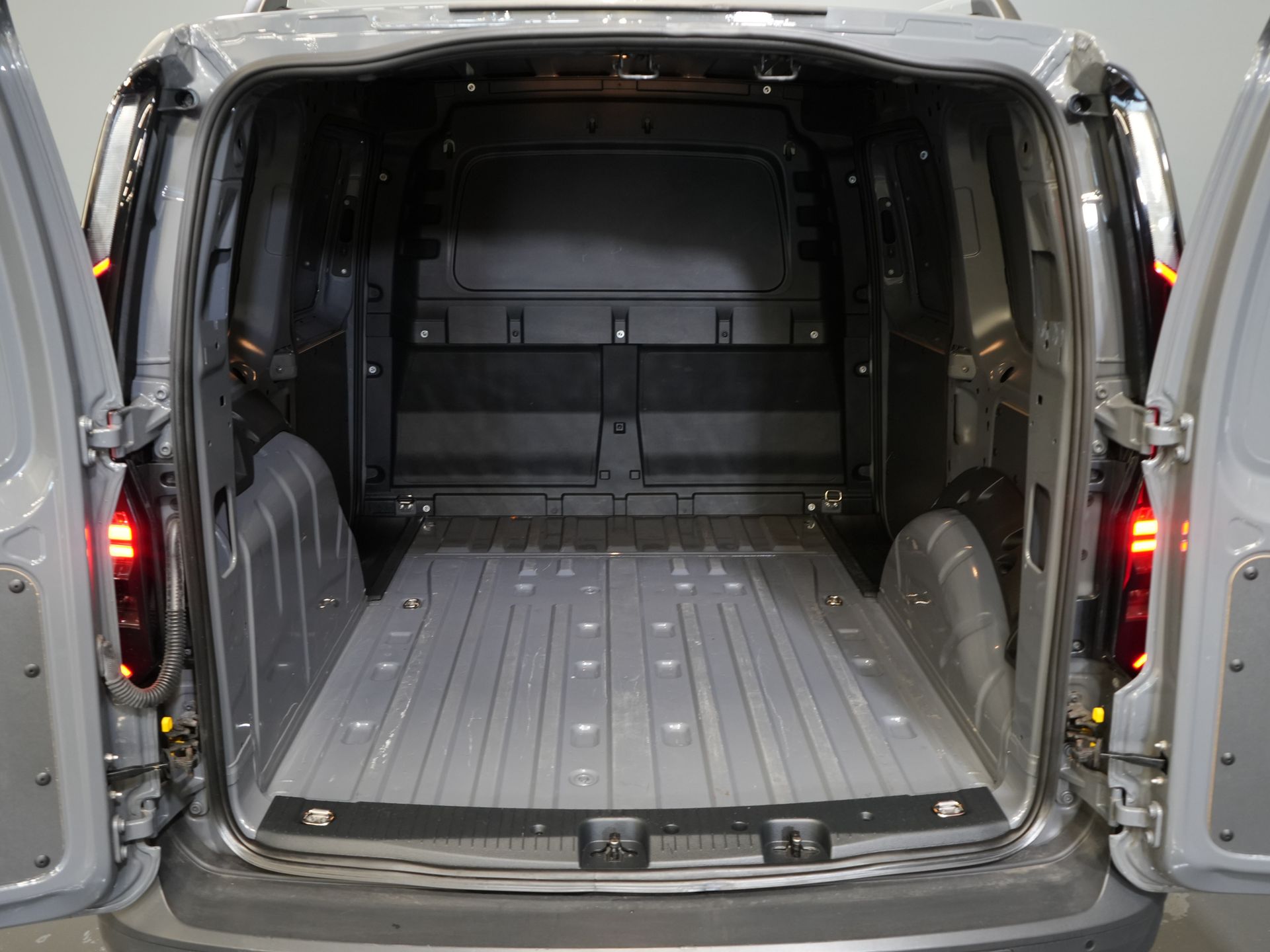 Volkswagen Caddy Cargo Фургон 2.0 TDI 125 к.с. DSG Aut. PanAmericana Без ПДВ! 2x Розсувні двері/ LED/ Адаптивний круїз-контроль/ VC/ Камера/ PDC