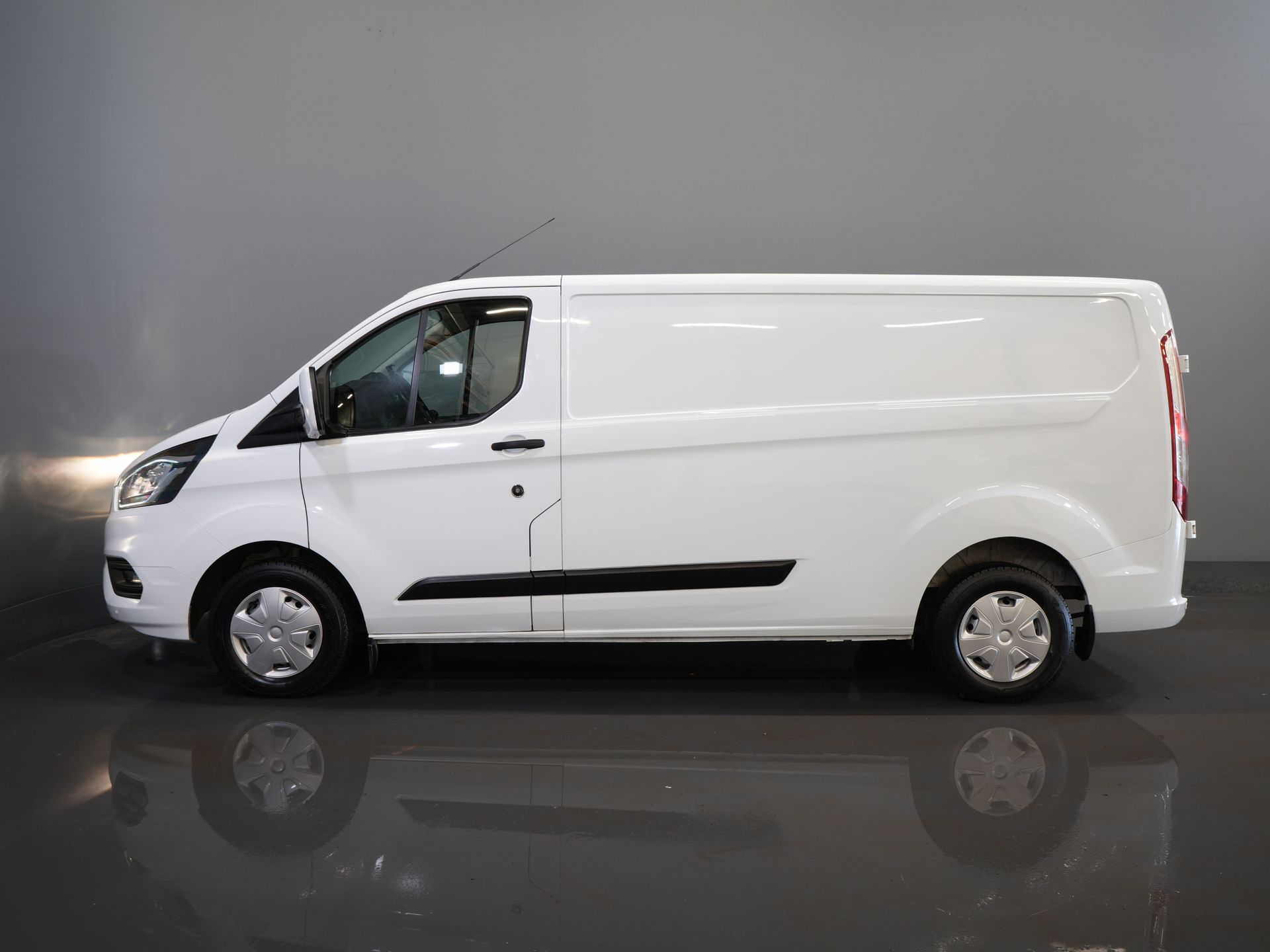 Ford Transit Custom Vans 2.0 TDCI L2 130 к.с. Trend 2.8t Буксирний М./ Круїз/ PDC V+A/ DAB/ Airco