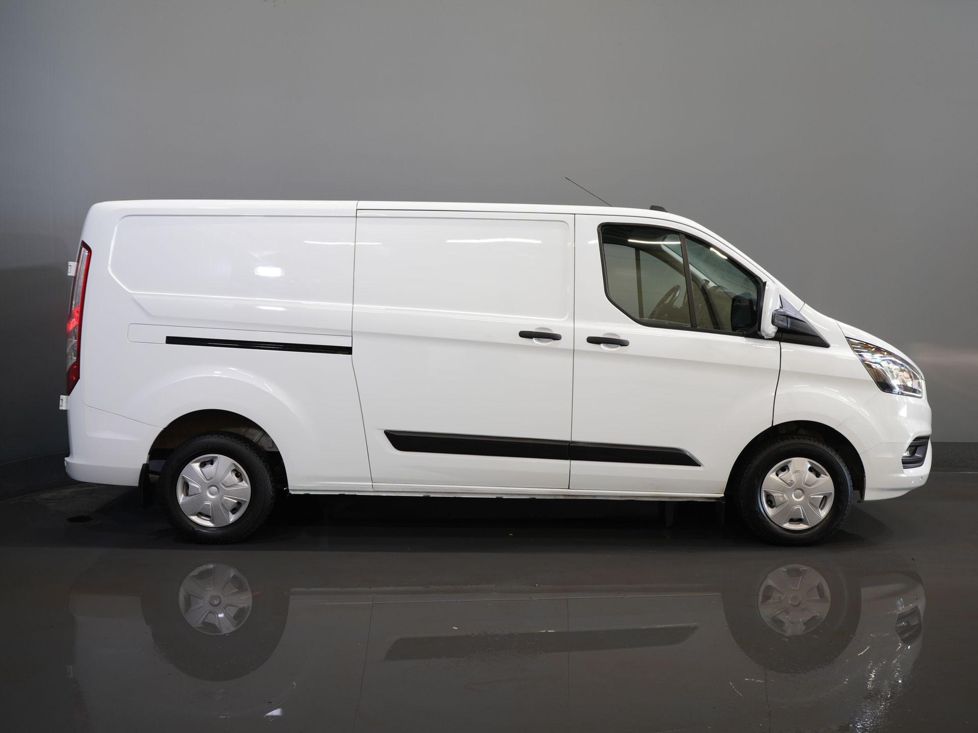 Ford Transit Custom Vans 2.0 TDCI L2 130 к.с. Trend 2.8t Буксирний М./ Круїз/ PDC V+A/ DAB/ Airco