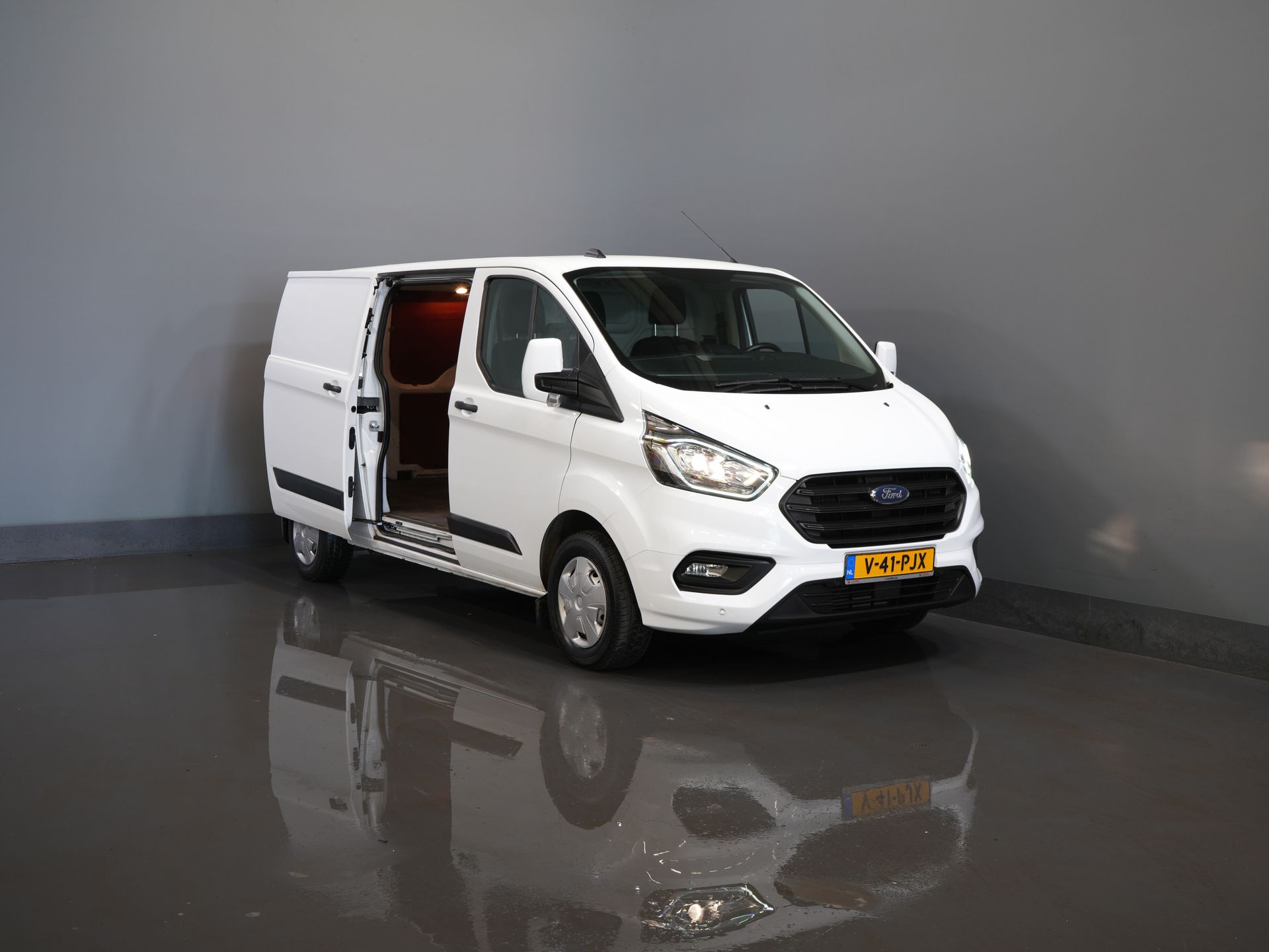 Ford Transit Custom Vans 2.0 TDCI L2 130 к.с. Trend 2.8t Буксирний М./ Круїз/ PDC V+A/ DAB/ Airco