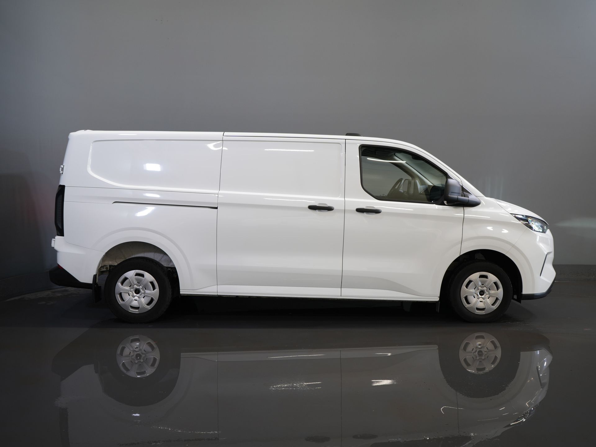 Ford Transit Custom Bestelbus 2.0 TDCI L2 Trend LED/ Carplay/ Camera/ Climate/ PDC/ Cruise/ DAB