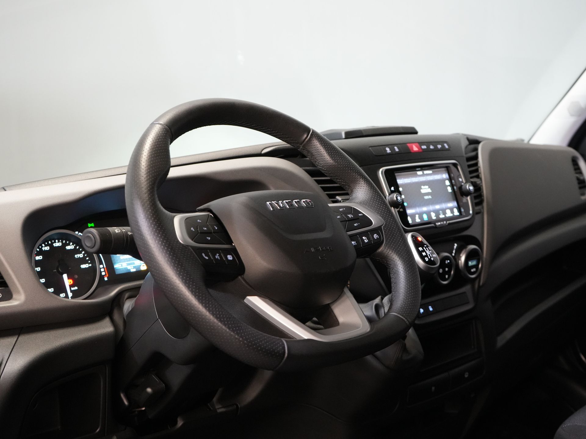 Iveco Daily Van 35S21HV 3.0 180 CP Aut. L2H3 LED/ 3.5t Trekverm./ Adapt.Cruise/ Carplay/ Gev.Stoel./ Clima/ Navi/ Camera/ Towbar