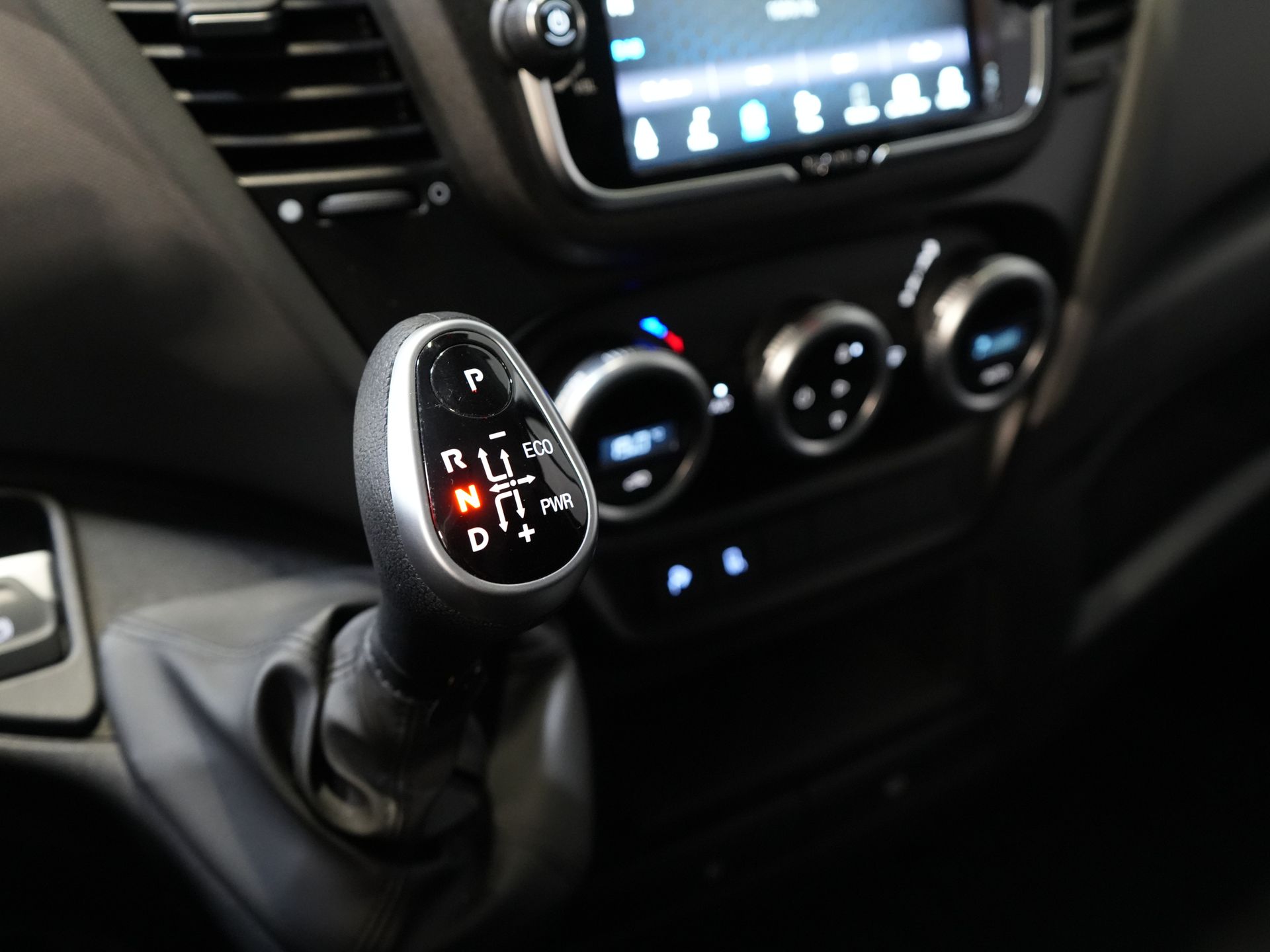 Iveco Daily Van 35S21HV 3.0 180 CP Aut. L2H3 LED/ 3.5t Trekverm./ Adapt.Cruise/ Carplay/ Gev.Stoel./ Clima/ Navi/ Camera/ Towbar