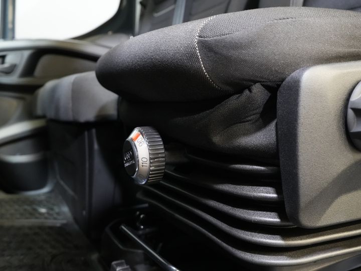 Iveco Daily Van 35S21HV 3.0 180 CP Aut. L2H3 LED/ 3.5t Trekverm./ Adapt.Cruise/ Carplay/ Gev.Stoel./ Clima/ Navi/ Camera/ Towbar