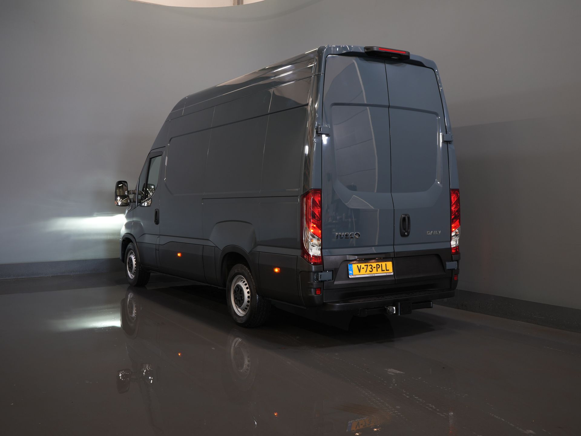 Iveco Daily Van 35S21HV 3.0 180 CP Aut. L2H3 LED/ 3.5t Trekverm./ Adapt.Cruise/ Carplay/ Gev.Stoel./ Clima/ Navi/ Camera/ Towbar