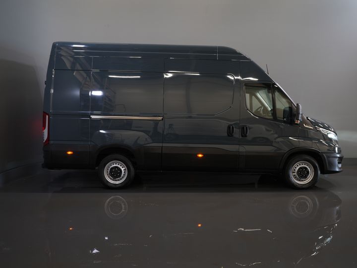Iveco Daily Van 35S21HV 3.0 180 CP Aut. L2H3 LED/ 3.5t Trekverm./ Adapt.Cruise/ Carplay/ Gev.Stoel./ Clima/ Navi/ Camera/ Towbar