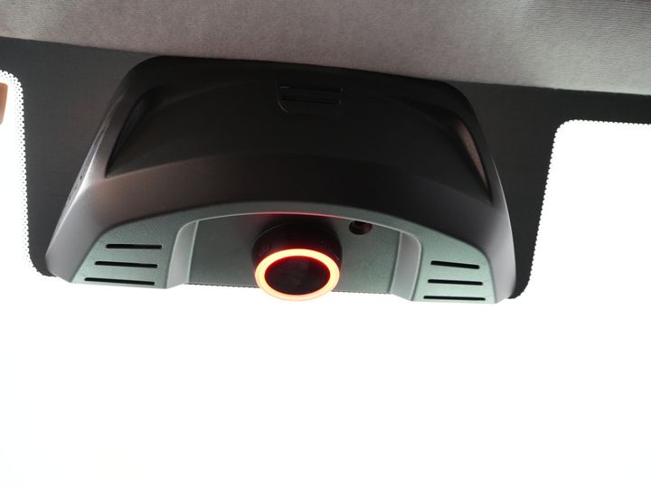 Iveco Daily Van 35S21HV 3.0 180 CP Aut. L2H3 LED/ 3.5t Trekverm./ Adapt.Cruise/ Carplay/ Gev.Stoel./ Clima/ Navi/ Camera/ Towbar