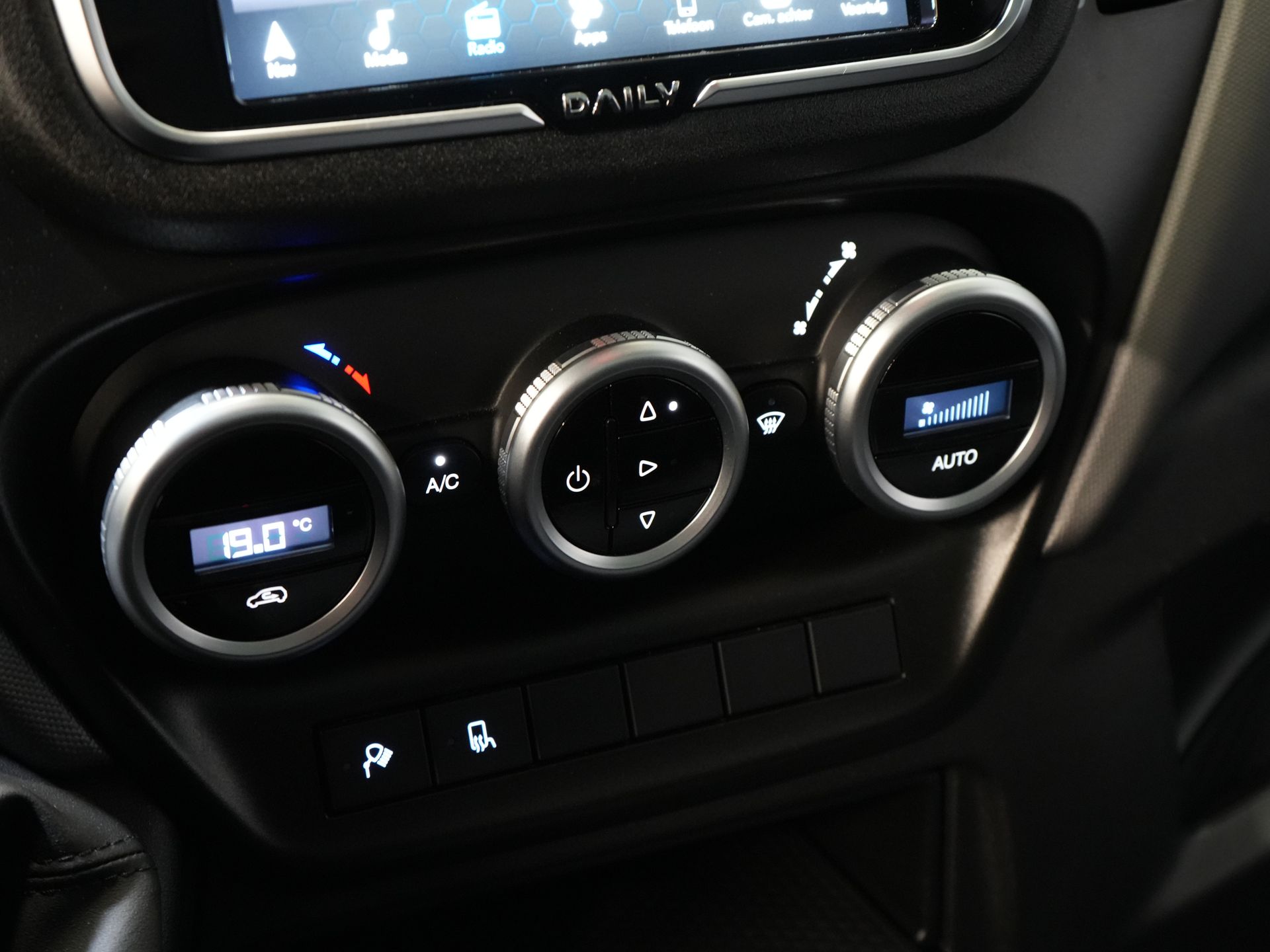 Iveco Daily Van 35S21HV 3.0 180 CP Aut. L2H3 LED/ 3.5t Trekverm./ Adapt.Cruise/ Carplay/ Gev.Stoel./ Clima/ Navi/ Camera/ Towbar