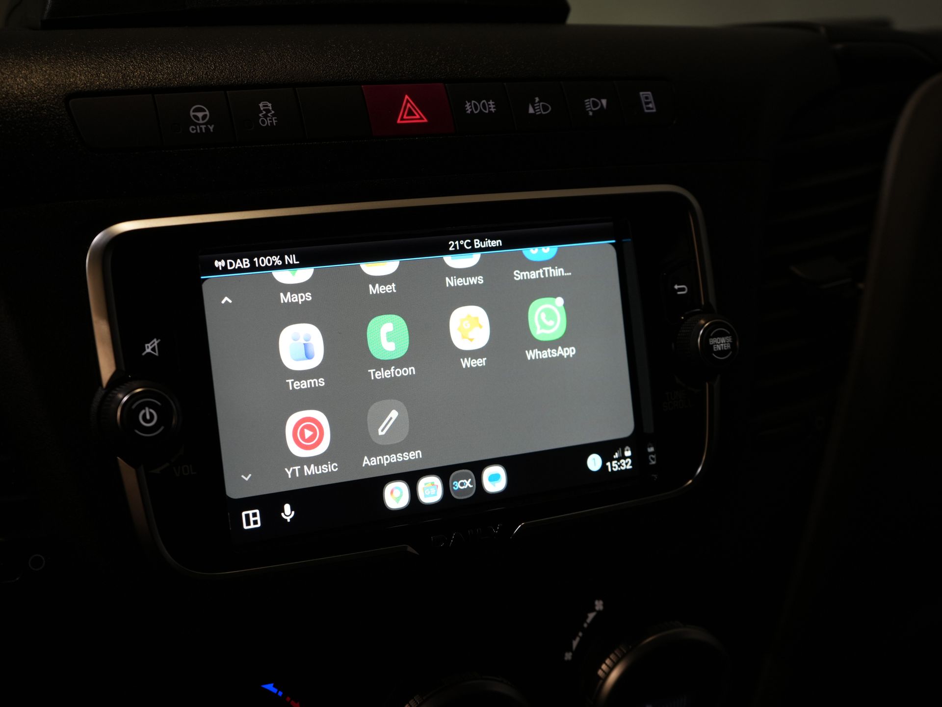 Iveco Daily Van 35S21HV 3.0 180 CP Aut. L2H3 LED/ 3.5t Trekverm./ Adapt.Cruise/ Carplay/ Gev.Stoel./ Clima/ Navi/ Camera/ Towbar