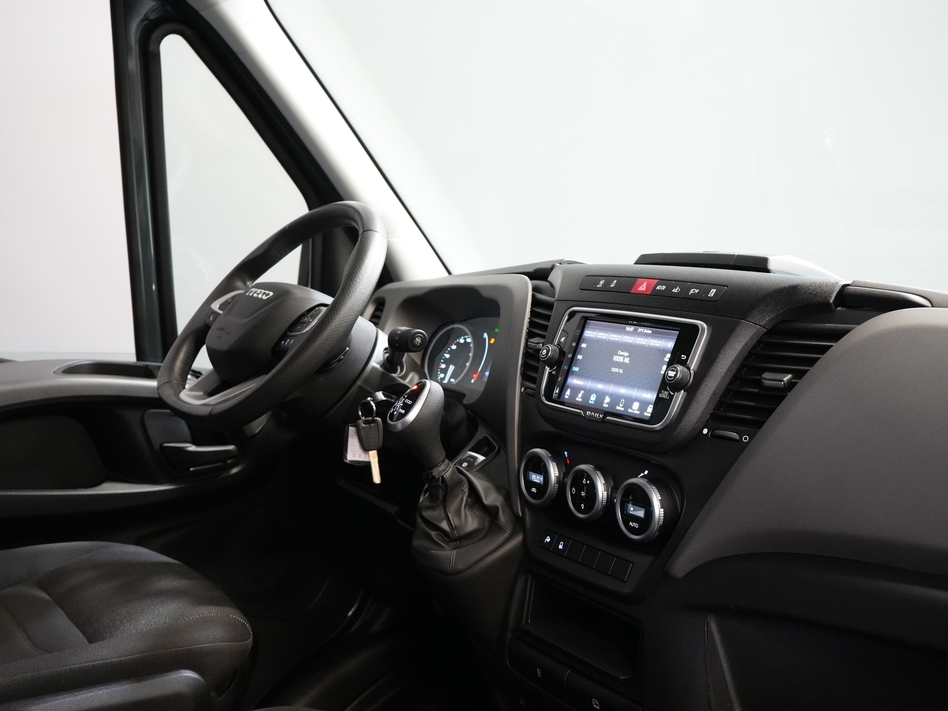 Iveco Daily Van 35S21HV 3.0 180 CP Aut. L2H3 LED/ 3.5t Trekverm./ Adapt.Cruise/ Carplay/ Gev.Stoel./ Clima/ Navi/ Camera/ Towbar