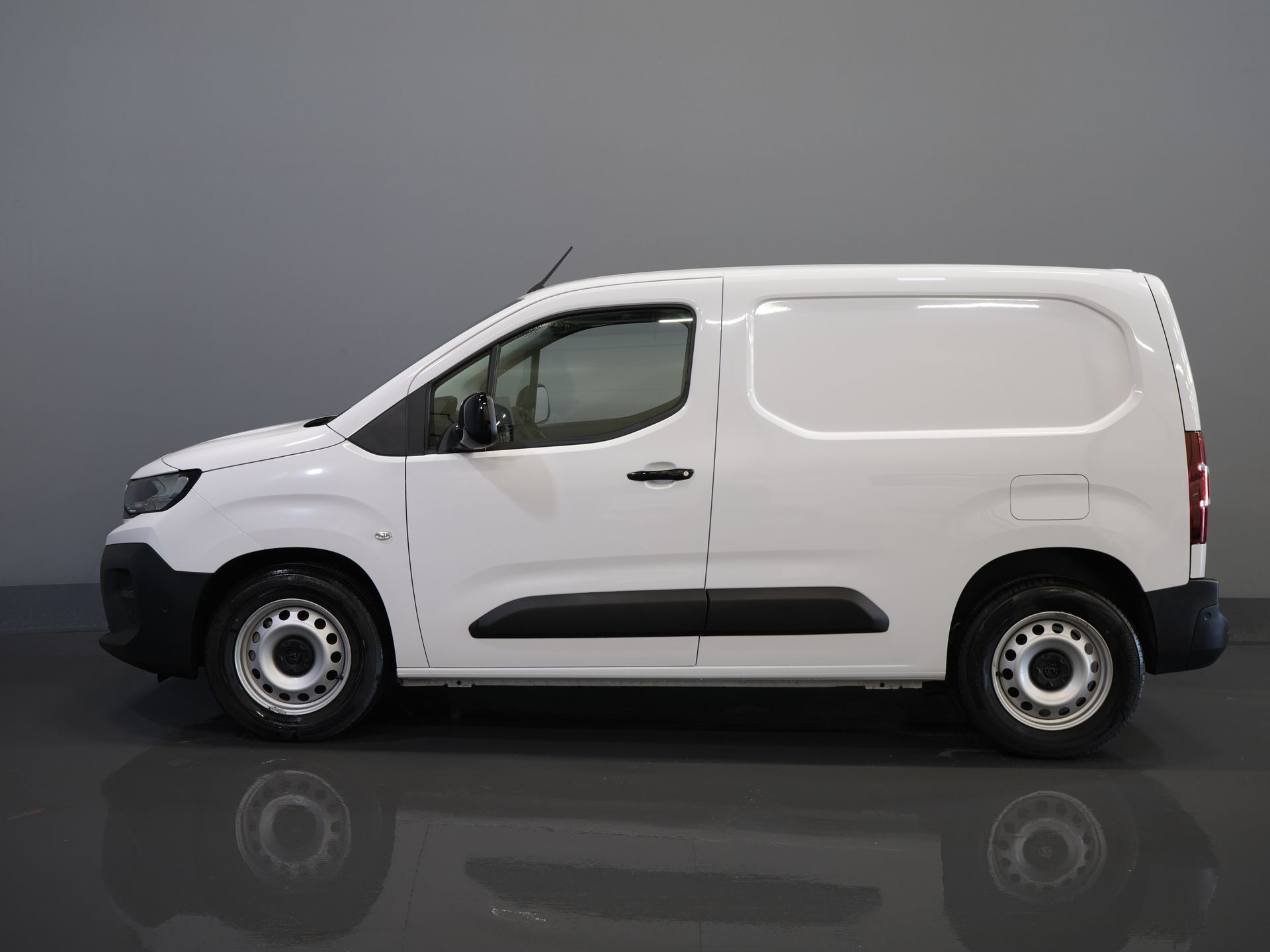 Peugeot e-Partner Van 50 кВт-год 336 км WLTP Швидка зарядка/ Тепловий насос/ Адапт.круїз/ Віртуальний кокпіт/ Рульове управління/ Carplay/ Камера 360/ Підлоговий обігрівач/ Клімат/ 