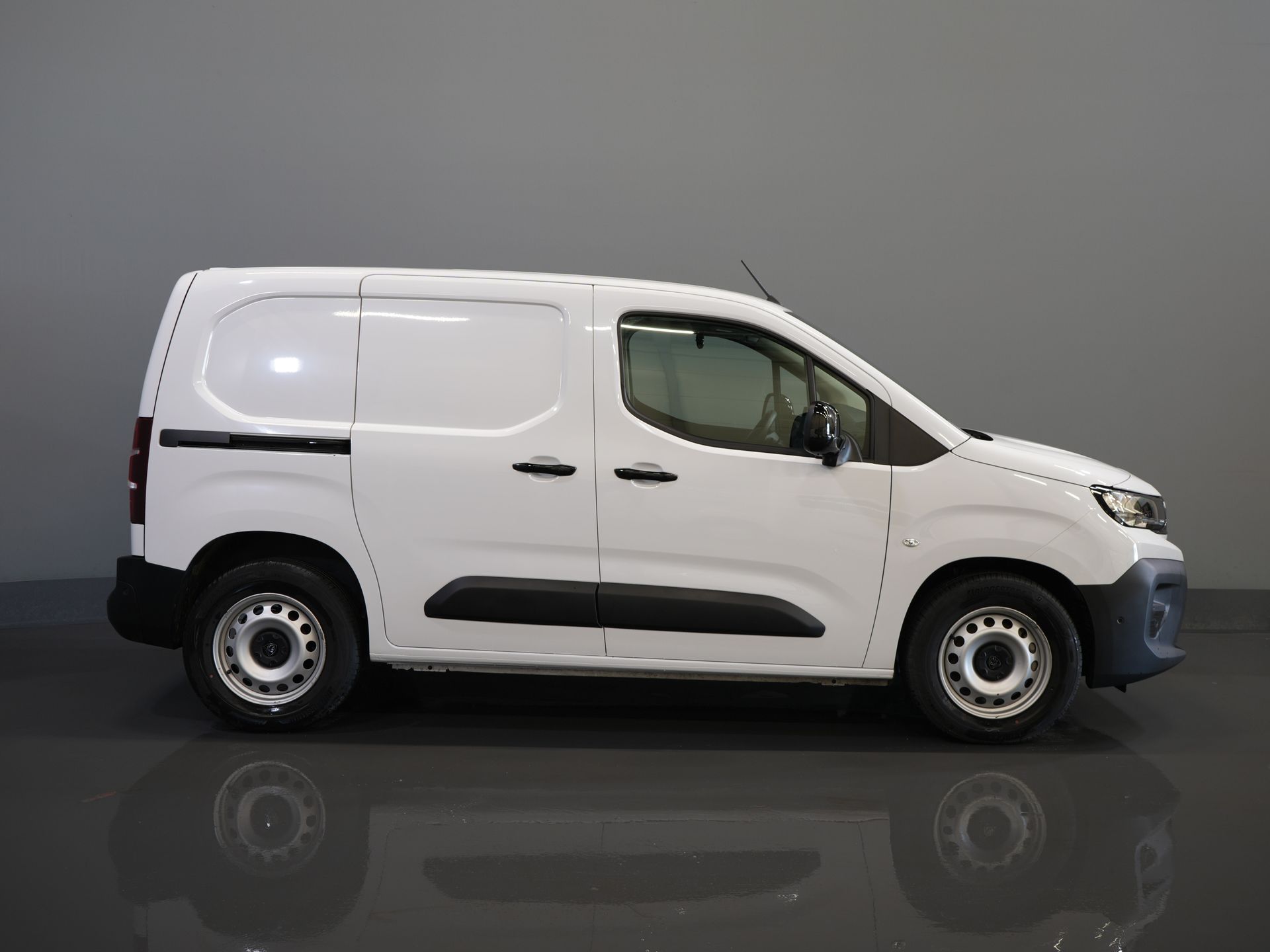 Peugeot e-Partner Van 50 кВт-год 336 км WLTP Швидка зарядка/ Тепловий насос/ Адапт.круїз/ Віртуальний кокпіт/ Рульове управління/ Carplay/ Камера 360/ Підлоговий обігрівач/ Клімат/ 