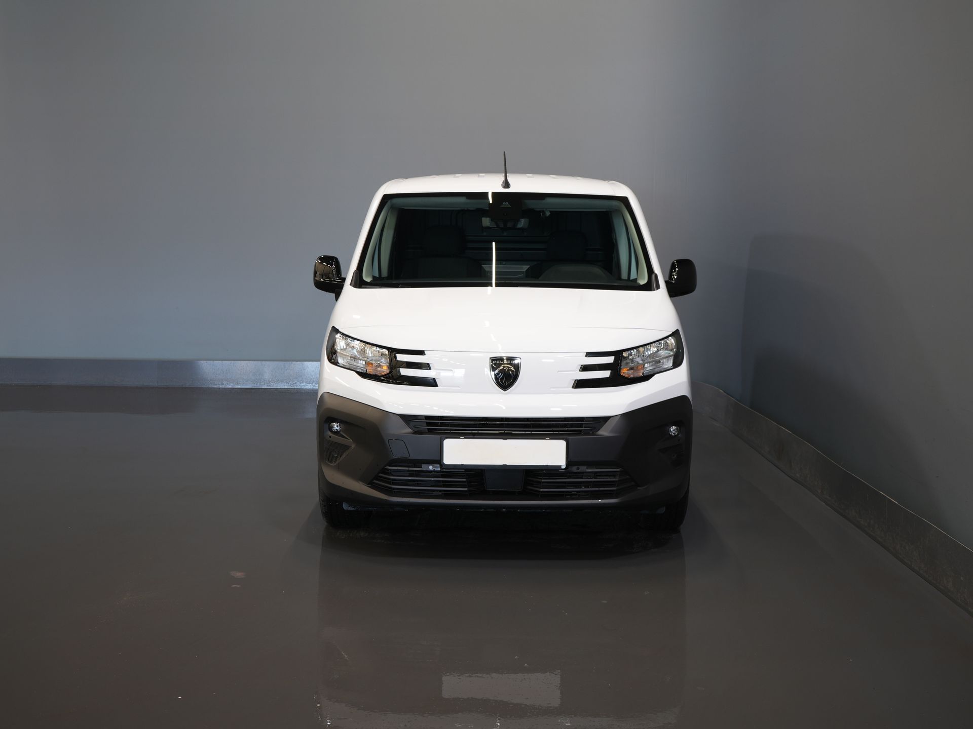 Peugeot e-Partner Van 50 кВт-год 336 км WLTP Швидка зарядка/ Тепловий насос/ Адапт.круїз/ Віртуальний кокпіт/ Рульове управління/ Carplay/ Камера 360/ Підлоговий обігрівач/ Клімат/ 