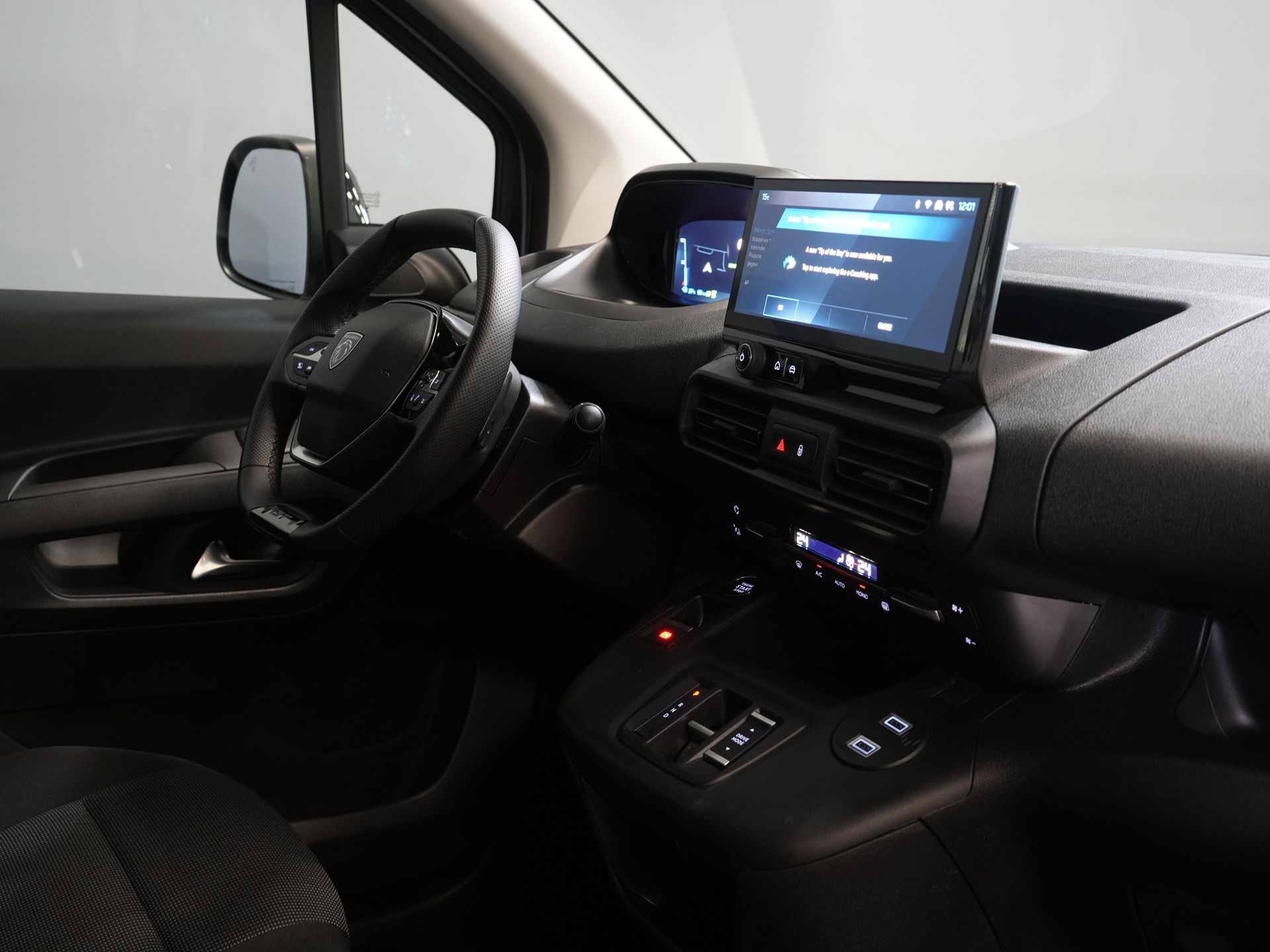 Peugeot e-Partner Van 50 кВт-год 336 км WLTP Швидка зарядка/ Тепловий насос/ Адапт.круїз/ Віртуальний кокпіт/ Рульове управління/ Carplay/ Камера 360/ Підлоговий обігрівач/ Клімат/ 