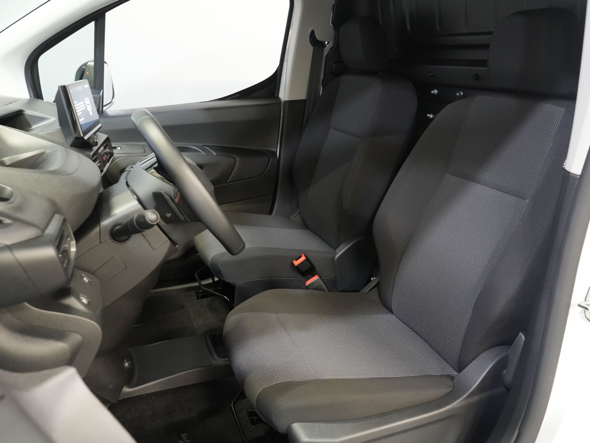 Peugeot e-Partner Van 50 кВт-год 336 км WLTP Швидка зарядка/ Тепловий насос/ Адапт.круїз/ Віртуальний кокпіт/ Рульове управління/ Carplay/ Камера 360/ Підлоговий обігрівач/ Клімат/ 