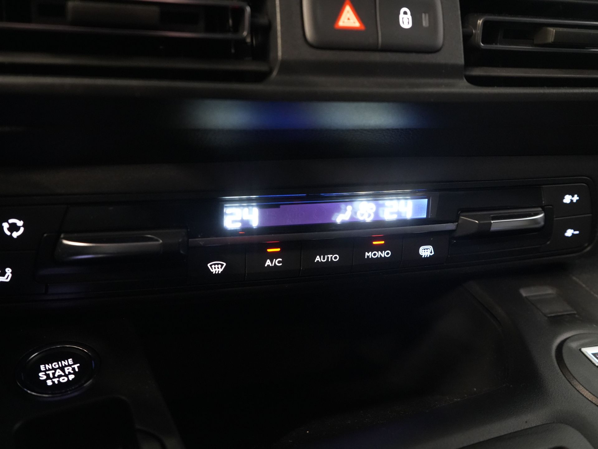 Peugeot e-Partner Van 50 кВт-год 336 км WLTP Швидка зарядка/ Тепловий насос/ Адапт.круїз/ Віртуальний кокпіт/ Рульове управління/ Carplay/ Камера 360/ Підлоговий обігрівач/ Клімат/ 