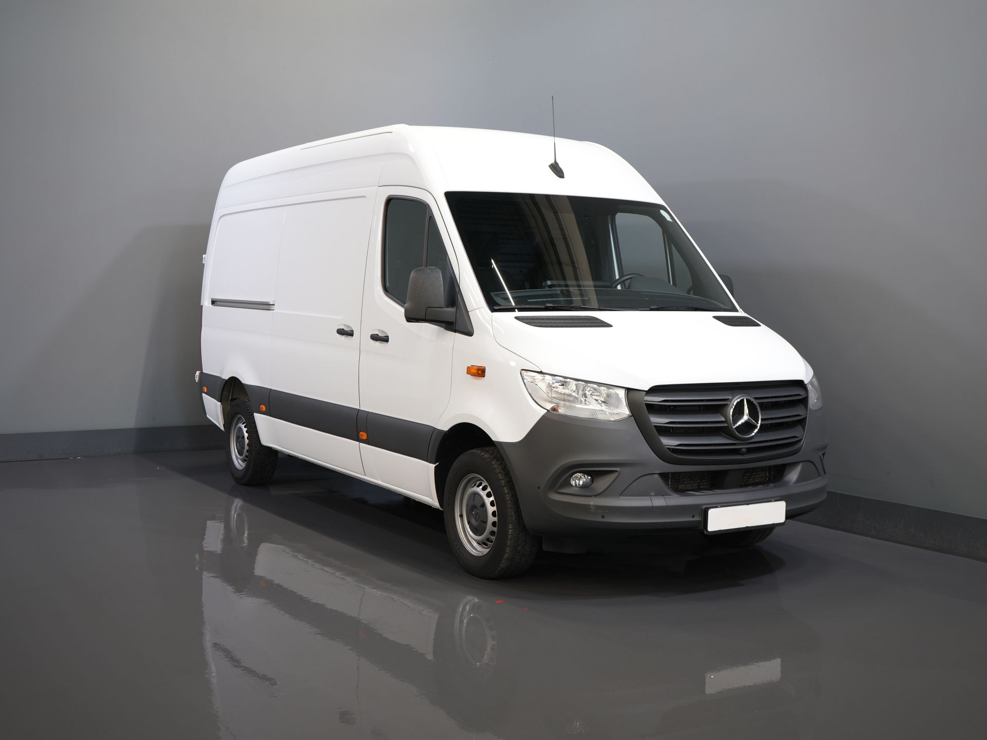 Mercedes-Benz Sprinter Van 317 CDI Aut. L2H2 BPM FREE! Carplay/ Gev.Stoel/ 270 Gr.Deuren/ Stoelverw./ Navi/ Camera/ PDC/ Cruise/ DAB