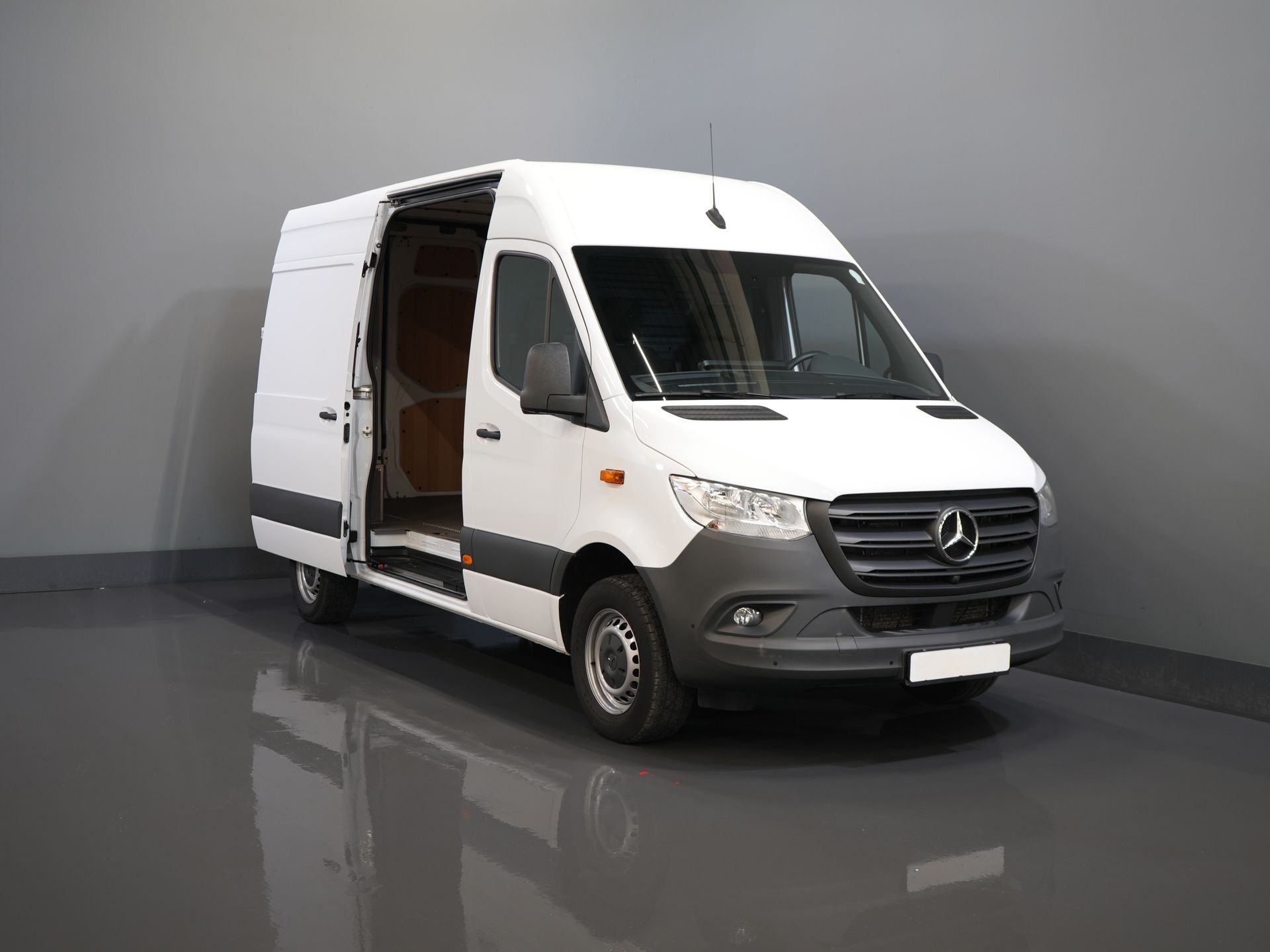 Mercedes-Benz Sprinter Van 317 CDI Aut. L2H2 BPM FREE! Carplay/ Gev.Stoel/ 270 Gr.Deuren/ Stoelverw./ Navi/ Camera/ PDC/ Cruise/ DAB