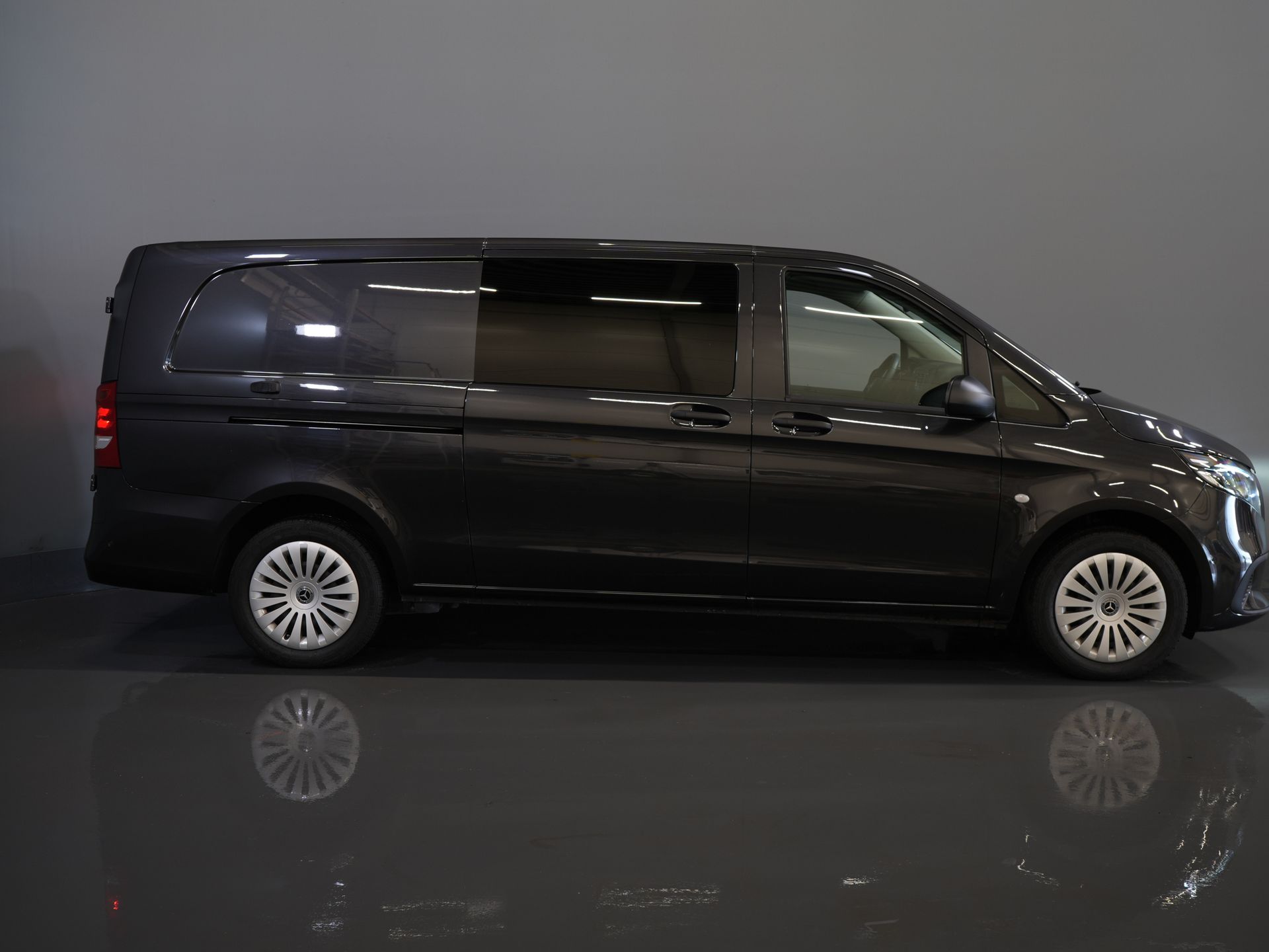 Mercedes-Benz Vito Bestelbus 116 CDI Aut. L3 DC Dubbel Cabine BPM VRIJ! 6 Pers./ 2xSchuifdeur/ LED/ Stoelverw./ 270Gr. Deuren/ Carplay/ Camera/ Cruise/ Trekh