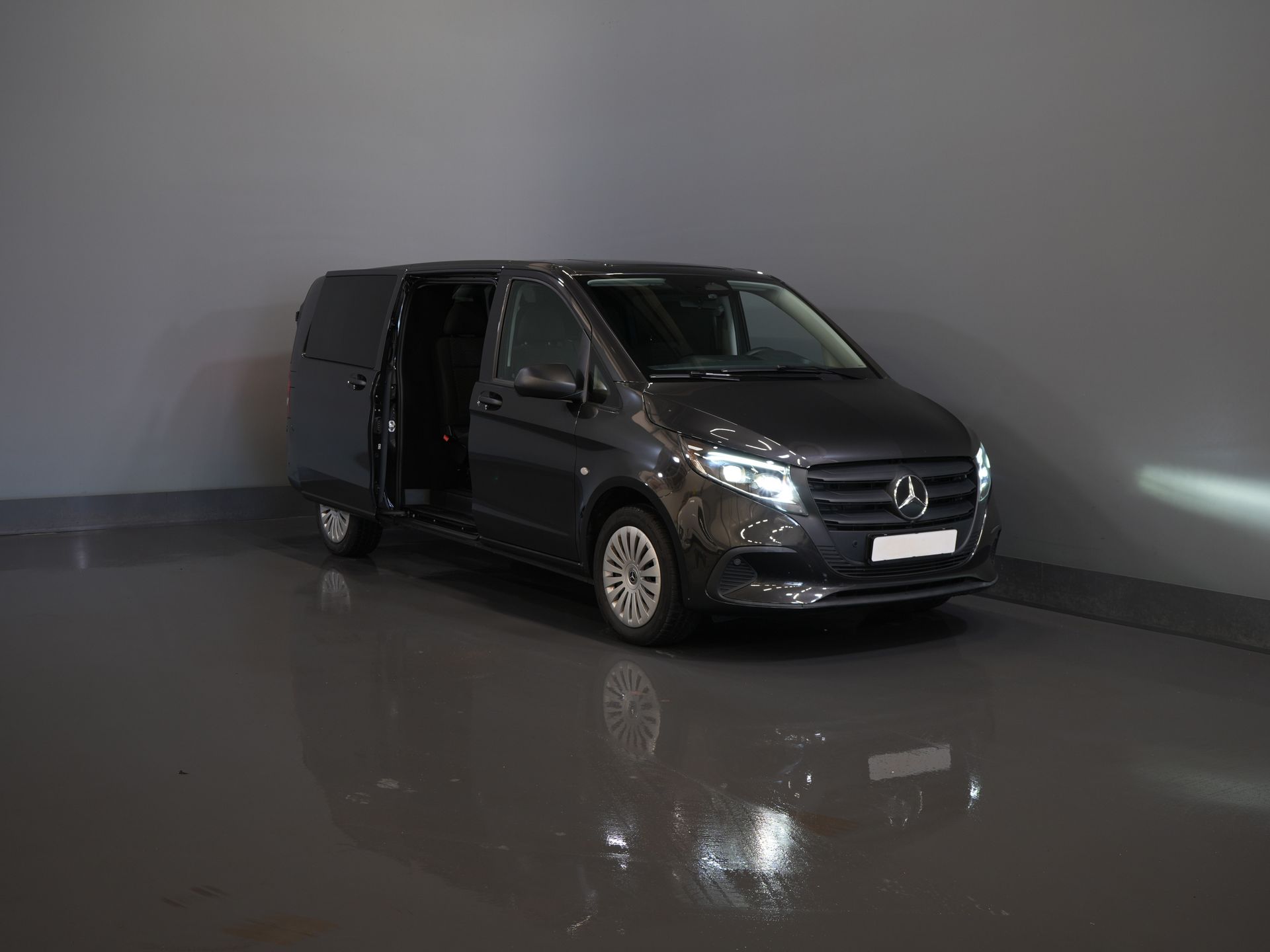 Mercedes-Benz Vito Bestelbus 116 CDI Aut. L3 DC Dubbel Cabine BPM VRIJ! 6 Pers./ 2xSchuifdeur/ LED/ Stoelverw./ 270Gr. Deuren/ Carplay/ Camera/ Cruise/ Trekh