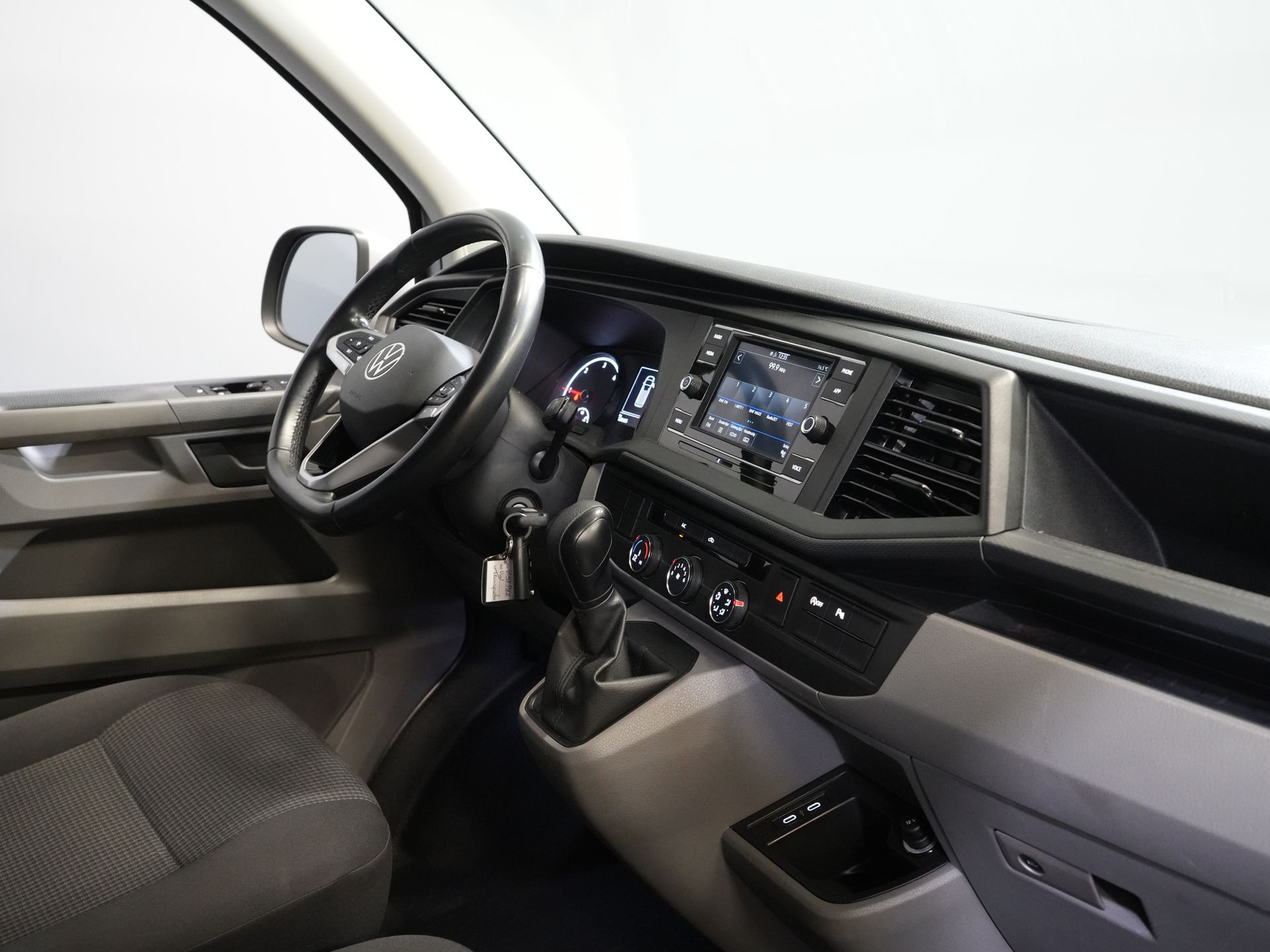 Volkswagen Transporter Bestelbus 2.0 TDI 150 pk DSG Aut. L2 LED/ Adapt.Cruise/ Carplay/ 2.5t Trekverm./ Airco/ Camera/ PDC