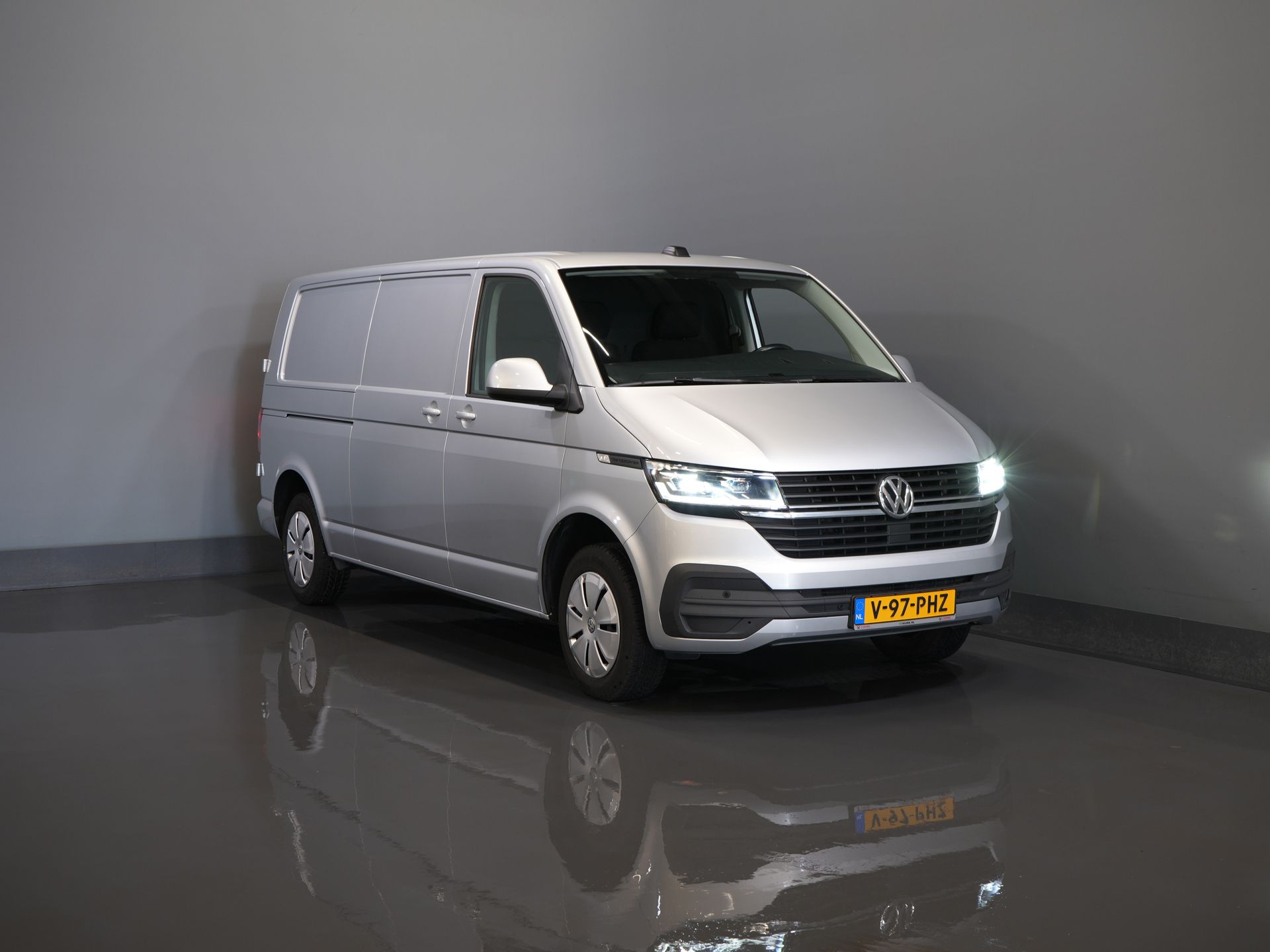 Volkswagen Transporter Bestelbus 2.0 TDI 150 pk DSG Aut. L2 LED/ Adapt.Cruise/ Carplay/ 2.5t Trekverm./ Airco/ Camera/ PDC