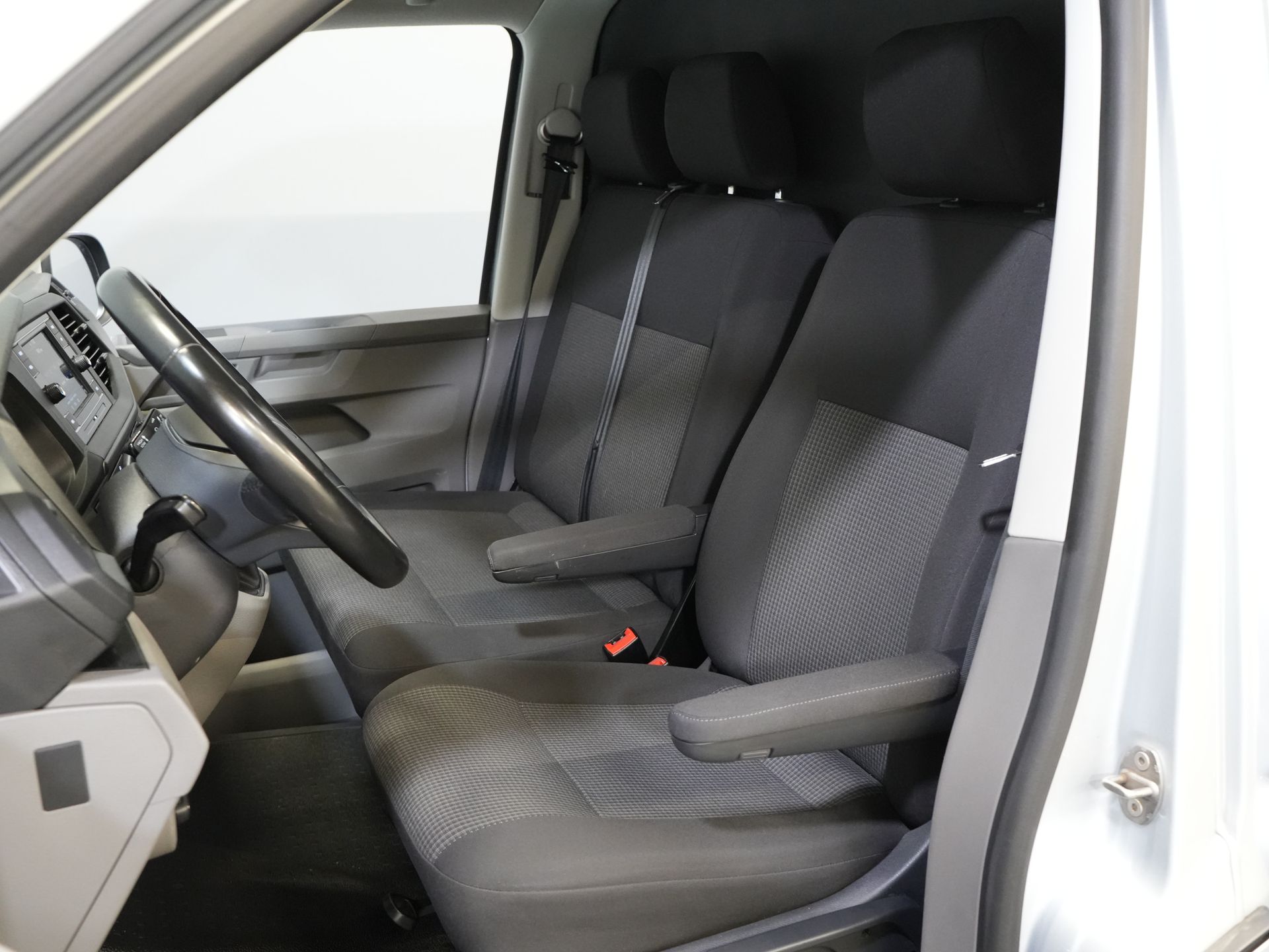 Volkswagen Transporter Bestelbus 2.0 TDI 150 pk DSG Aut. L2 LED/ Adapt.Cruise/ Carplay/ 2.5t Trekverm./ Airco/ Camera/ PDC