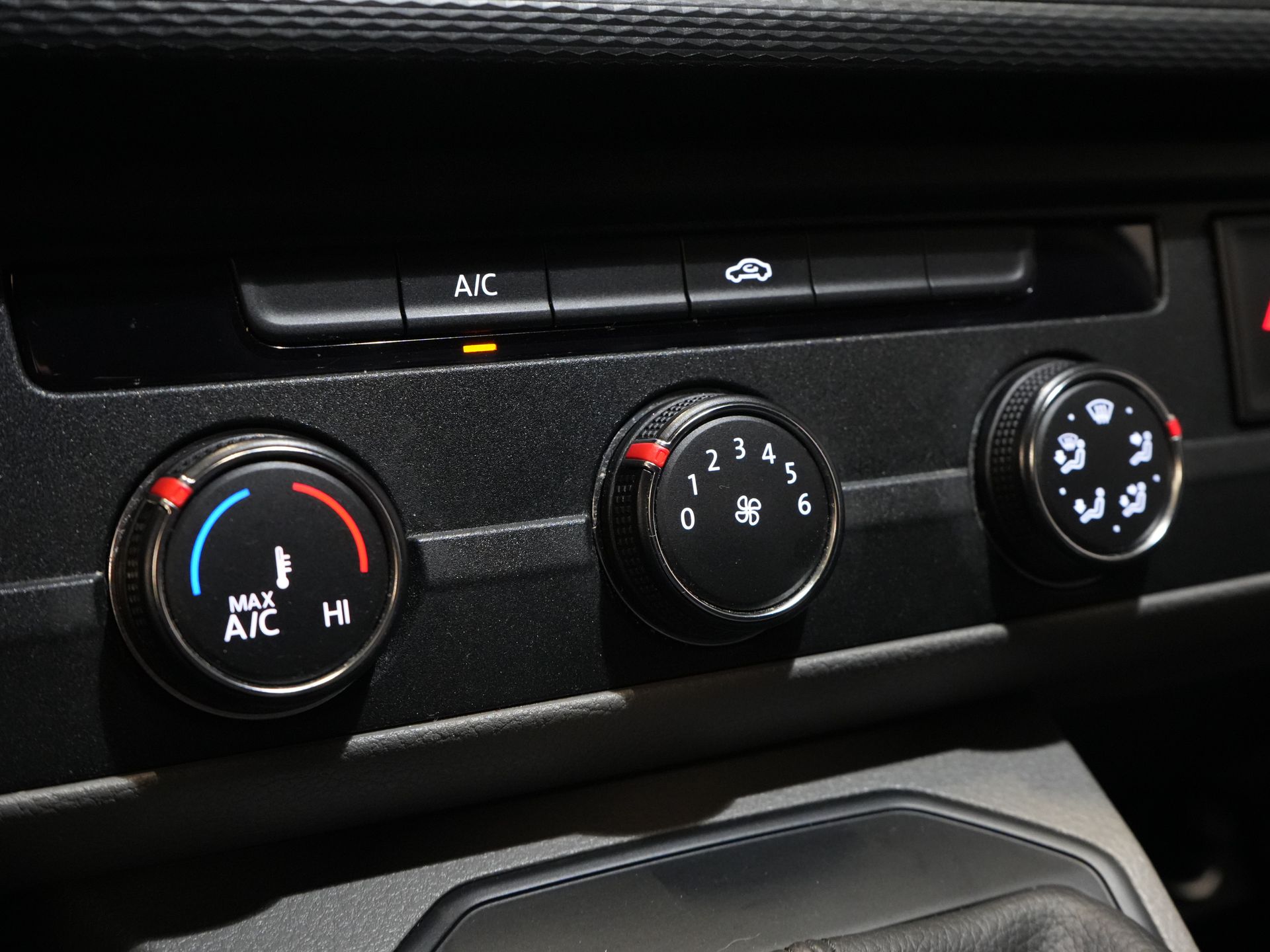 Volkswagen Transporter Bestelbus 2.0 TDI 150 pk DSG Aut. L2 LED/ Adapt.Cruise/ Carplay/ 2.5t Trekverm./ Airco/ Camera/ PDC