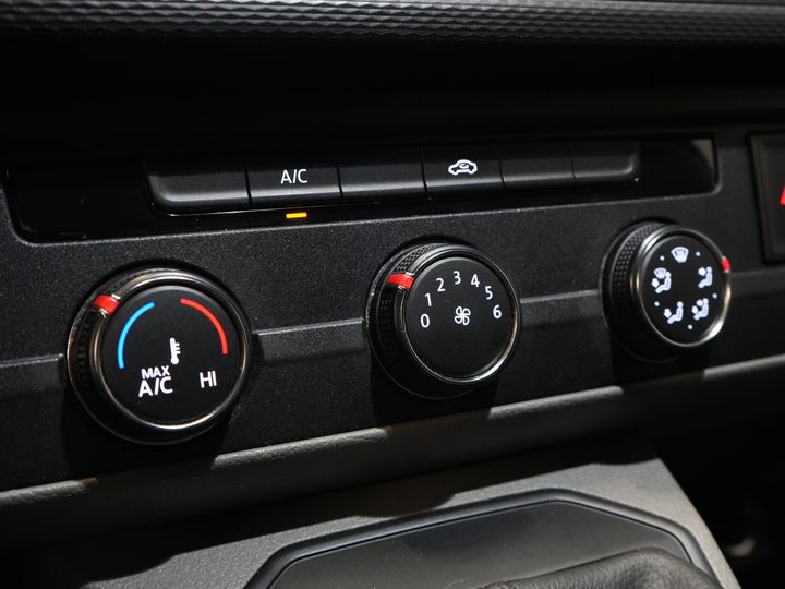 Volkswagen Transporter Bestelbus 2.0 TDI 150 pk DSG Aut. L2 LED/ Adapt.Cruise/ Carplay/ 2.5t Trekverm./ Airco/ Camera/ PDC