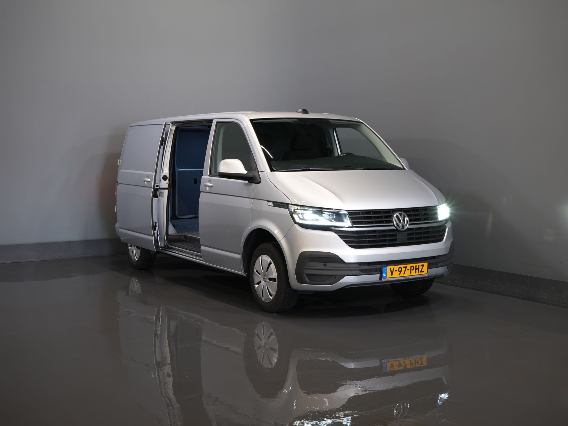 Volkswagen Transporter Bestelbus 2.0 TDI 150 pk DSG Aut. L2 LED/ Adapt.Cruise/ Carplay/ 2.5t Trekverm./ Airco/ Camera/ PDC