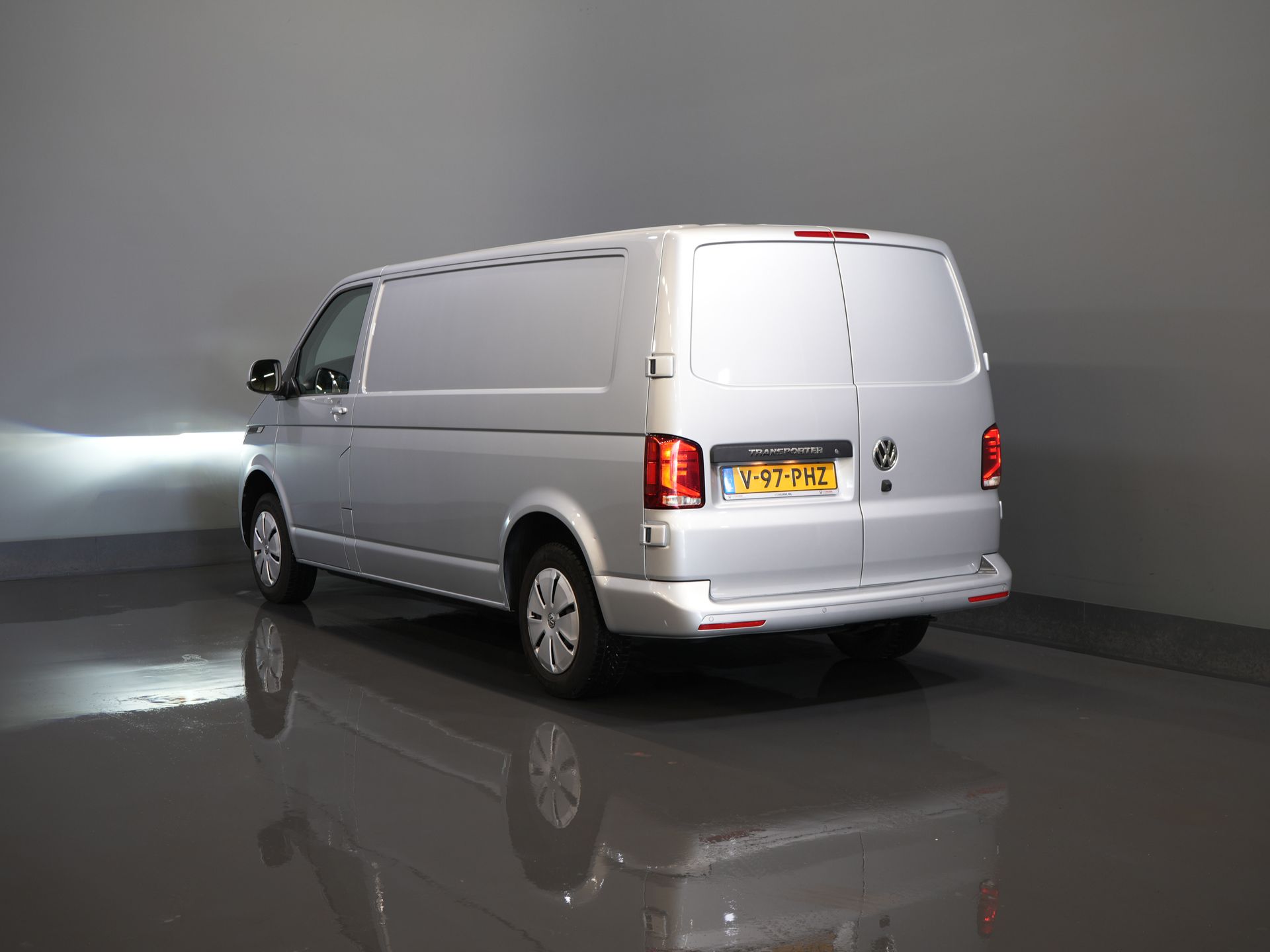 Volkswagen Transporter Bestelbus 2.0 TDI 150 pk DSG Aut. L2 LED/ Adapt.Cruise/ Carplay/ 2.5t Trekverm./ Airco/ Camera/ PDC