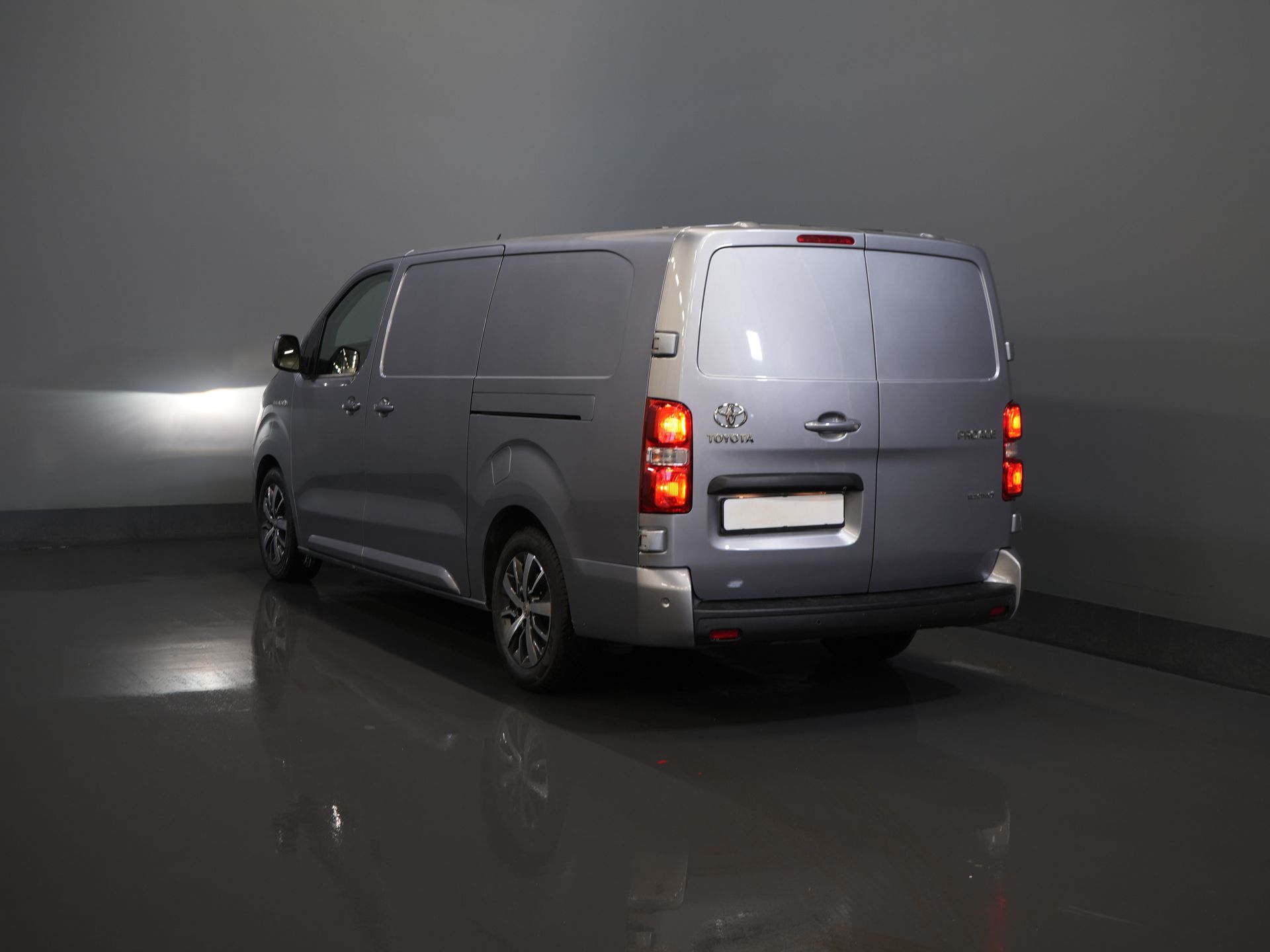 Toyota PROACE Electric Worker Fourgon 75 kWh 330 km WLTP L3 Chargeur rapide/ Xenon/ 2x Portes coulissantes/ Head-Up/ Chauffage auxiliaire/ Sièges chauffants/ Carplay/ Climatisation/ Caméra/ LMV