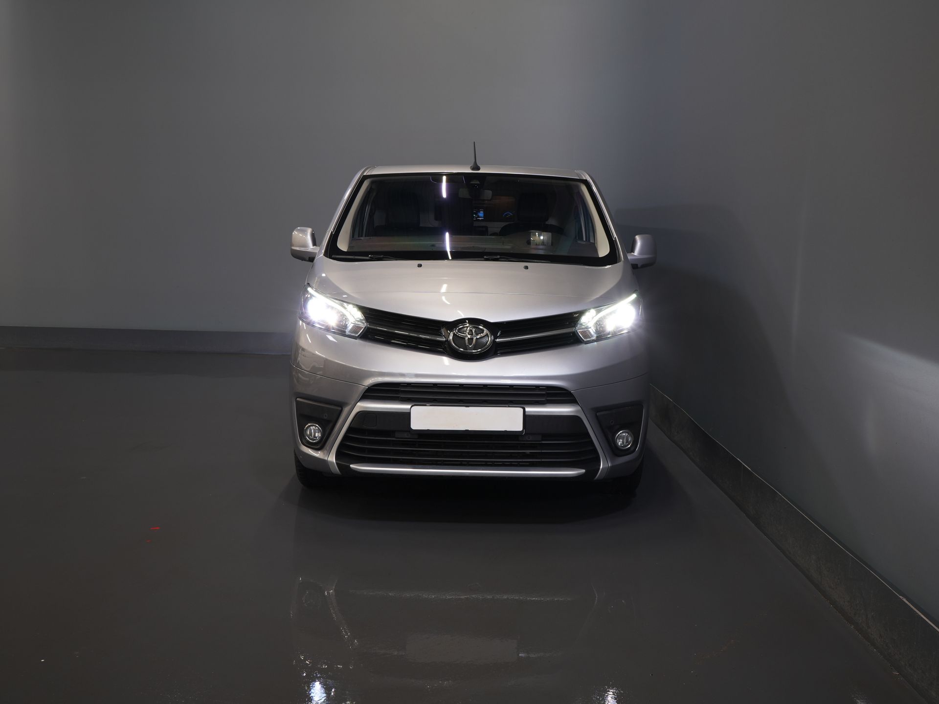 Toyota PROACE Electric Worker Fourgon 75 kWh 330 km WLTP L3 Chargeur rapide/ Xenon/ 2x Portes coulissantes/ Head-Up/ Chauffage auxiliaire/ Sièges chauffants/ Carplay/ Climatisation/ Caméra/ LMV